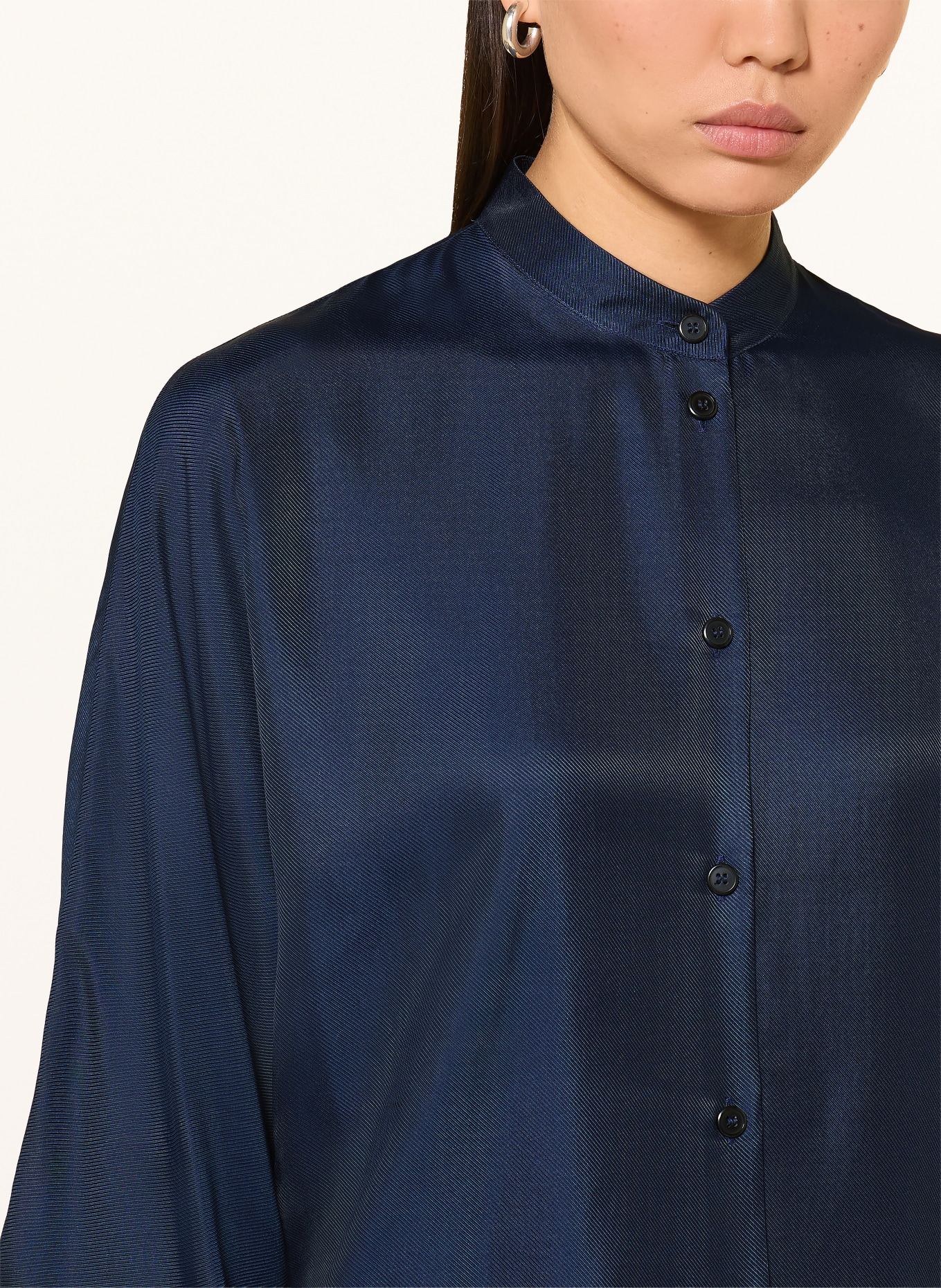 windsor. Satijnen blouse met zijde: DONKERBLAUW