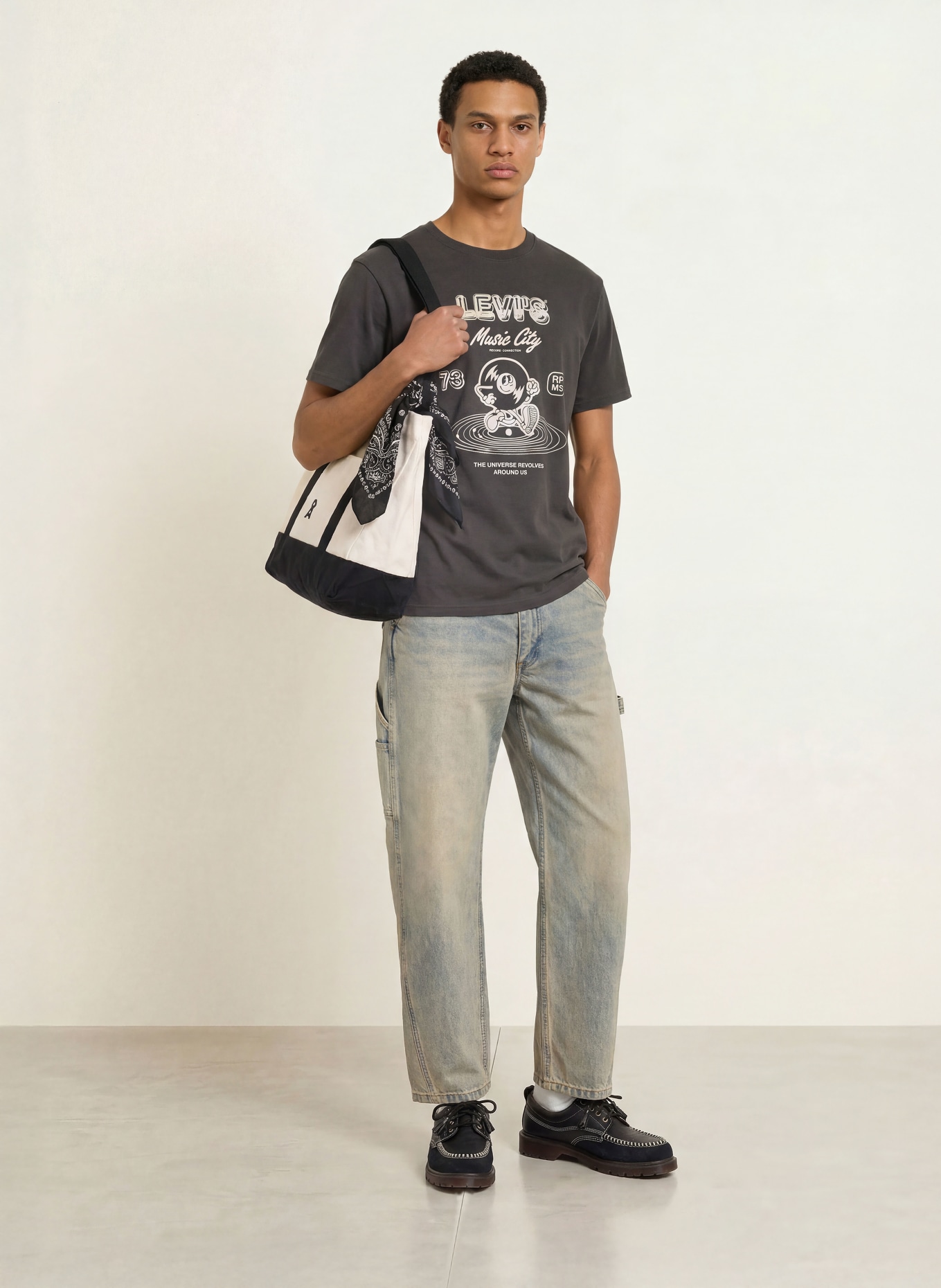 Levi's® T-Shirt: SCHWARZ / HELLGELB