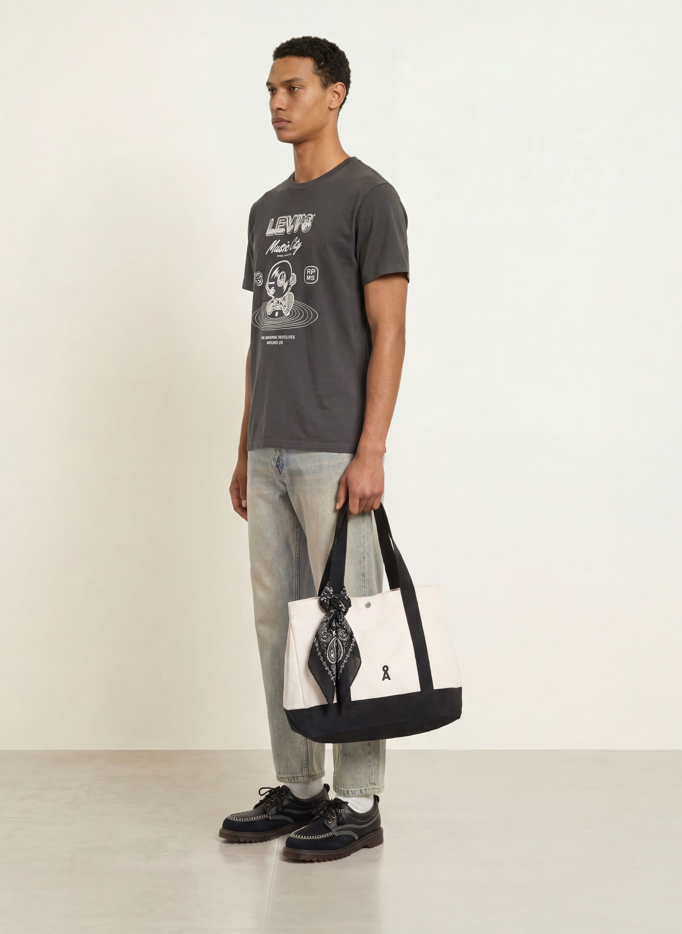 Levi's® T-Shirt: SCHWARZ / HELLGELB