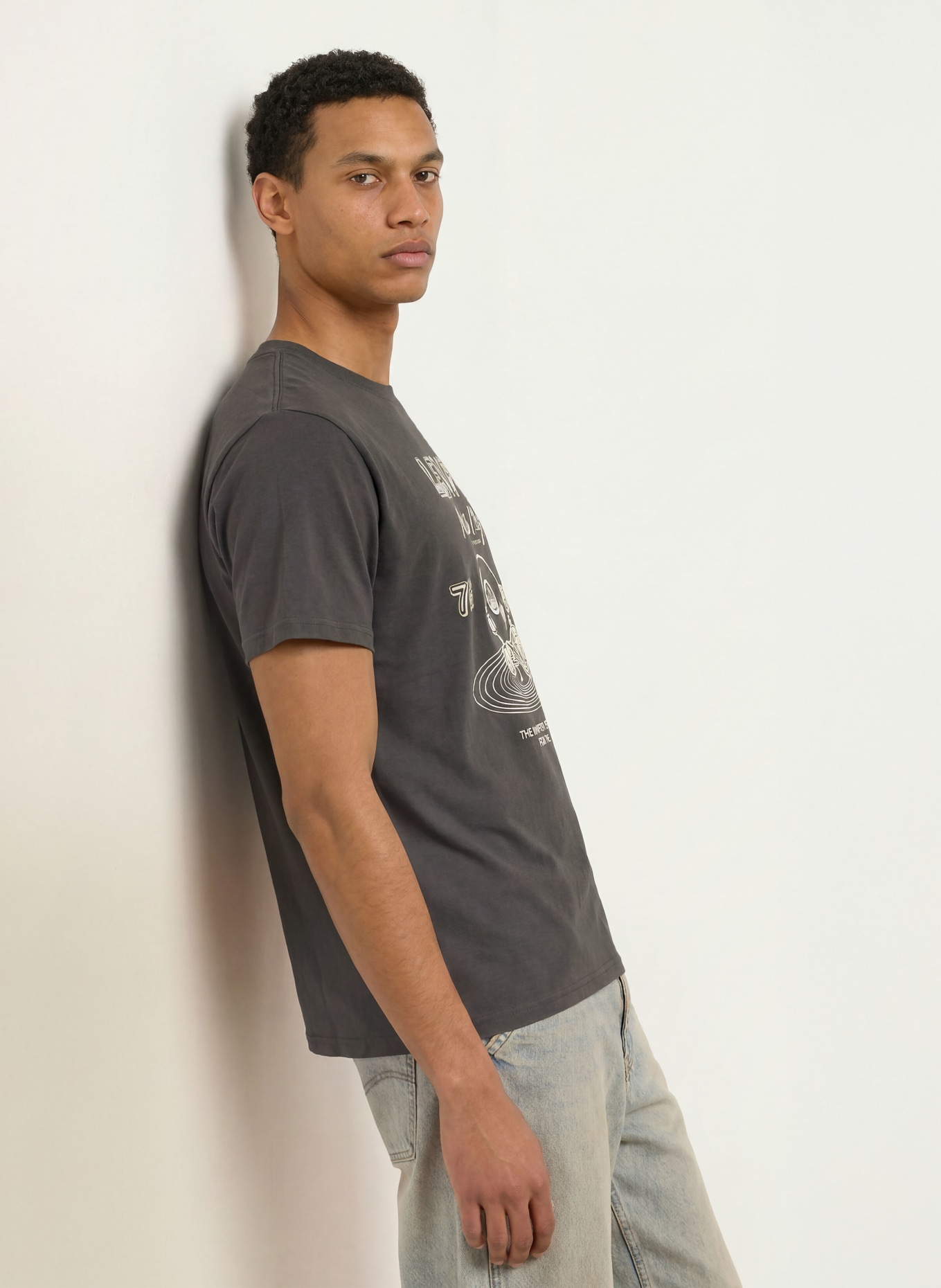 Levi's® T-Shirt: SCHWARZ / HELLGELB
