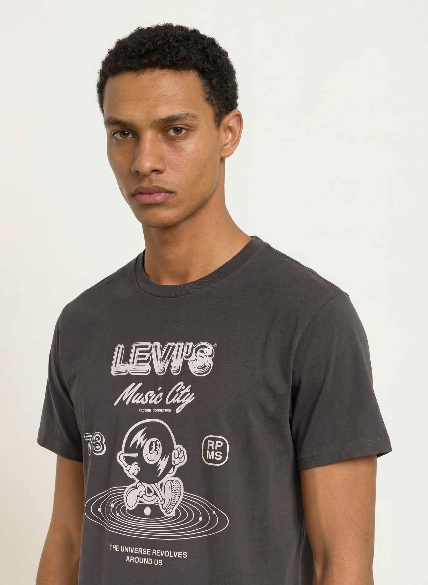 Levi's® T-Shirt: SCHWARZ / HELLGELB