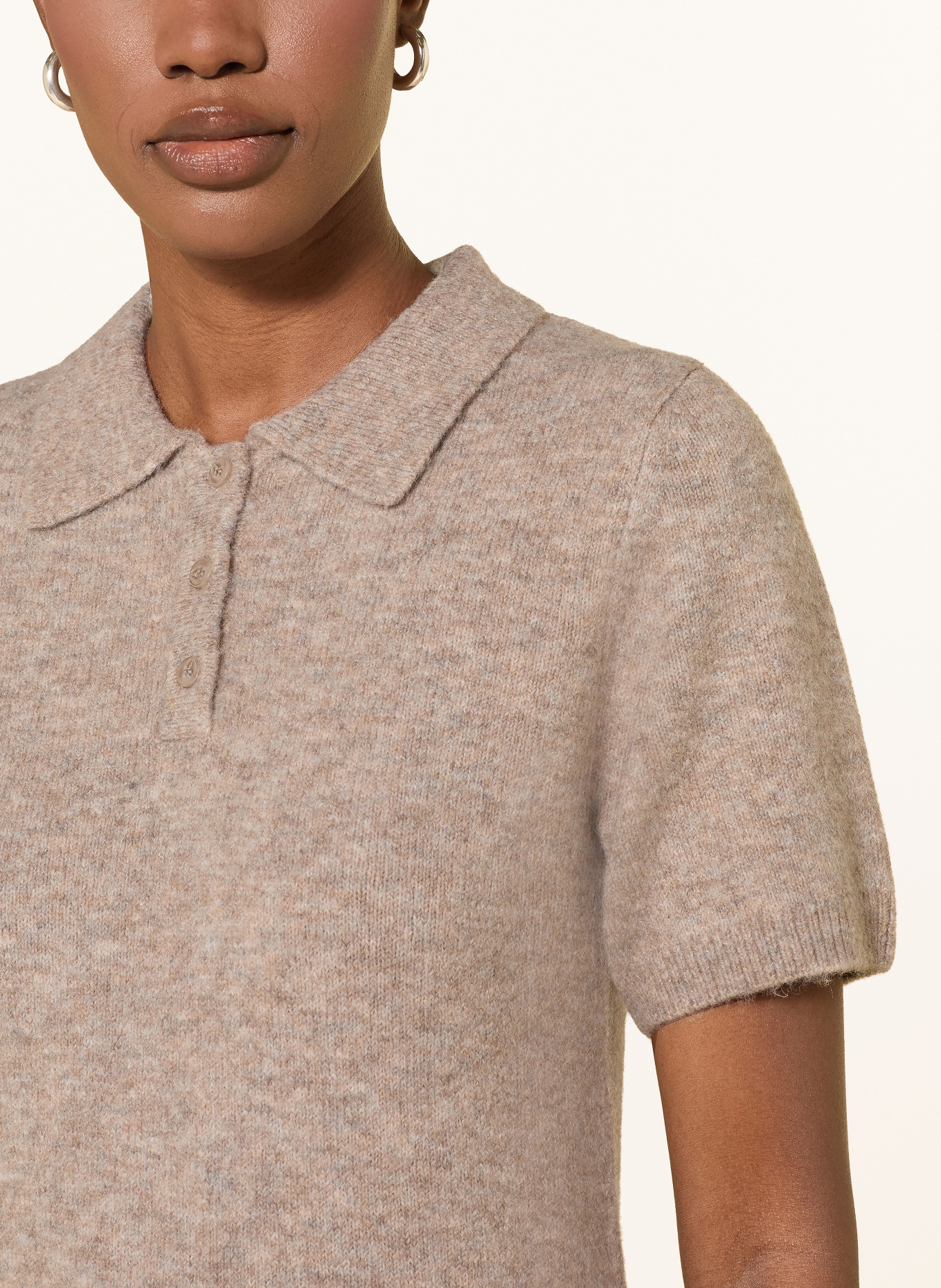 MRS & HUGS Polo en maille: BEIGE