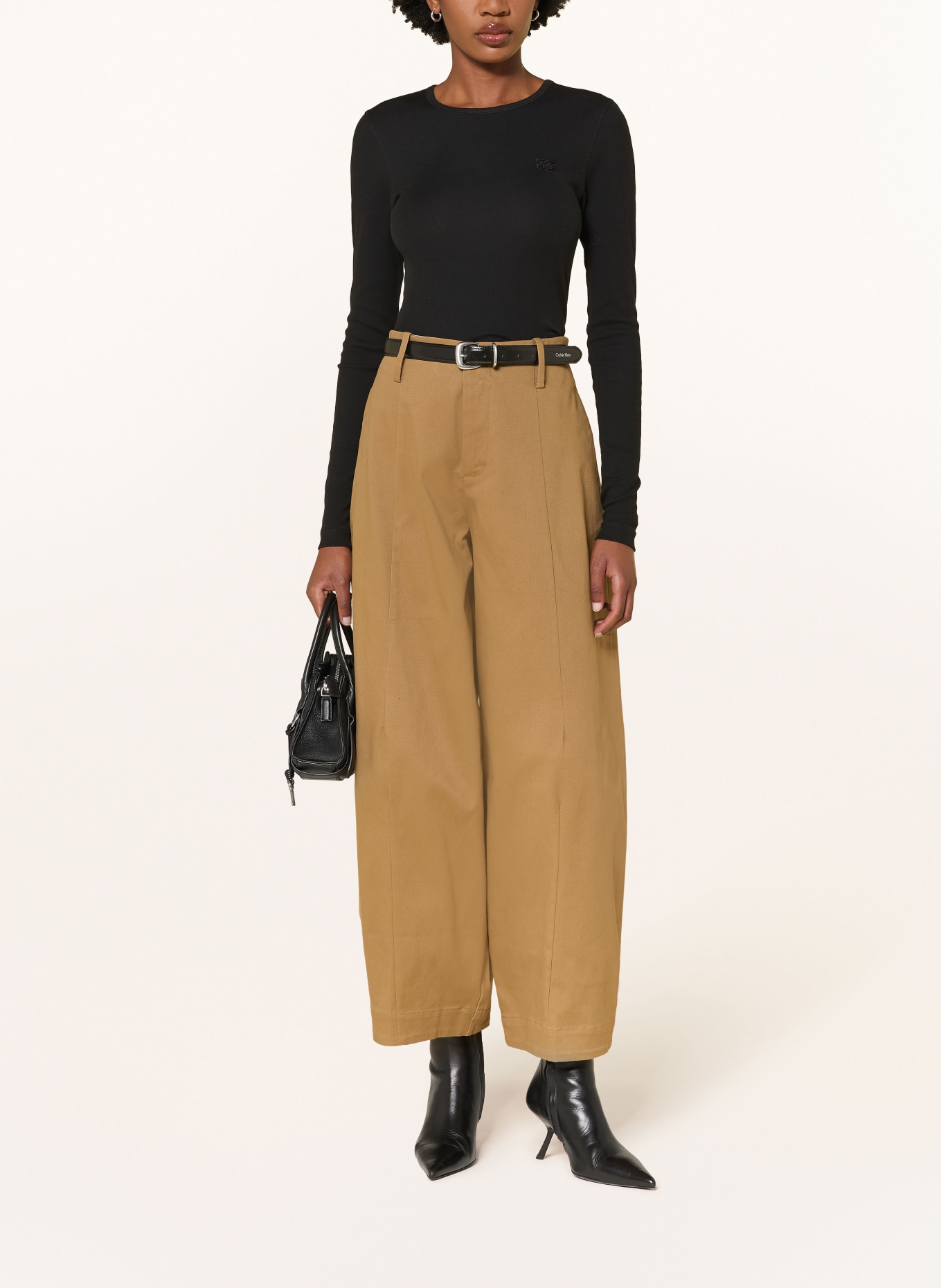 MRS & HUGS Jean Barrel: BROWN