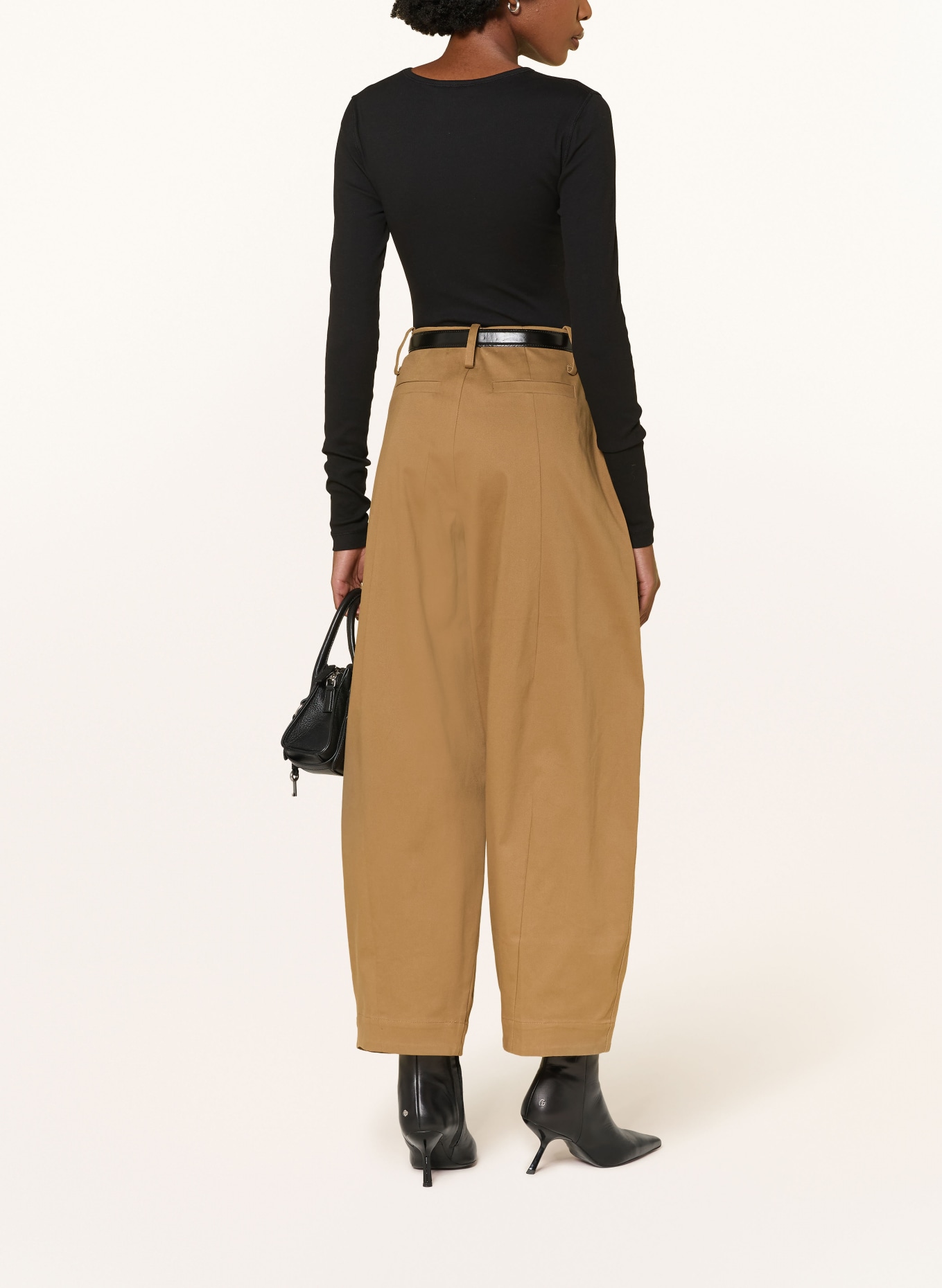 MRS & HUGS Jean Barrel: BROWN