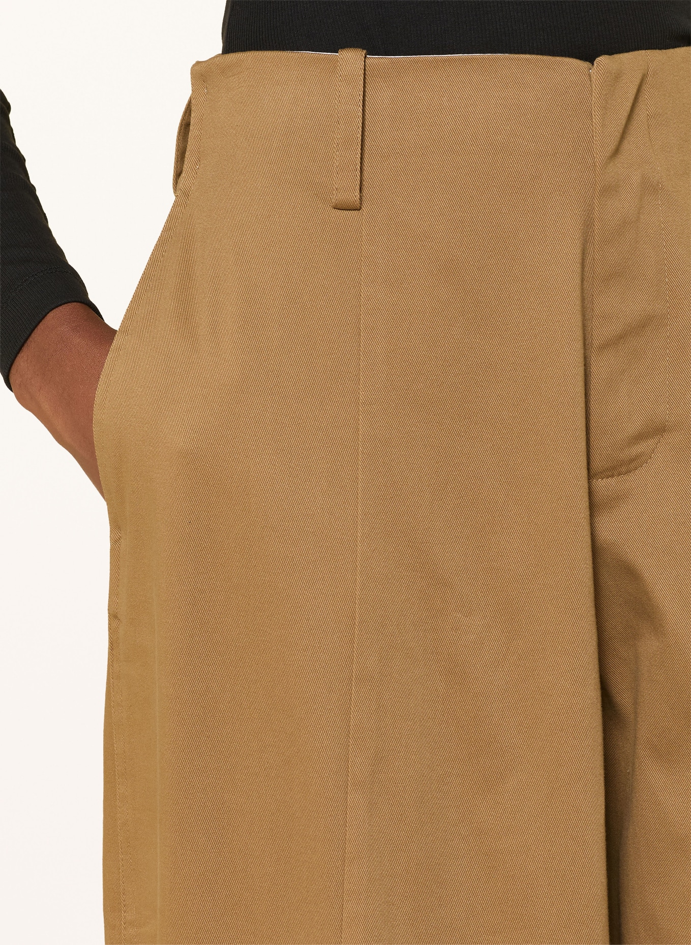 MRS & HUGS Jean Barrel: BROWN