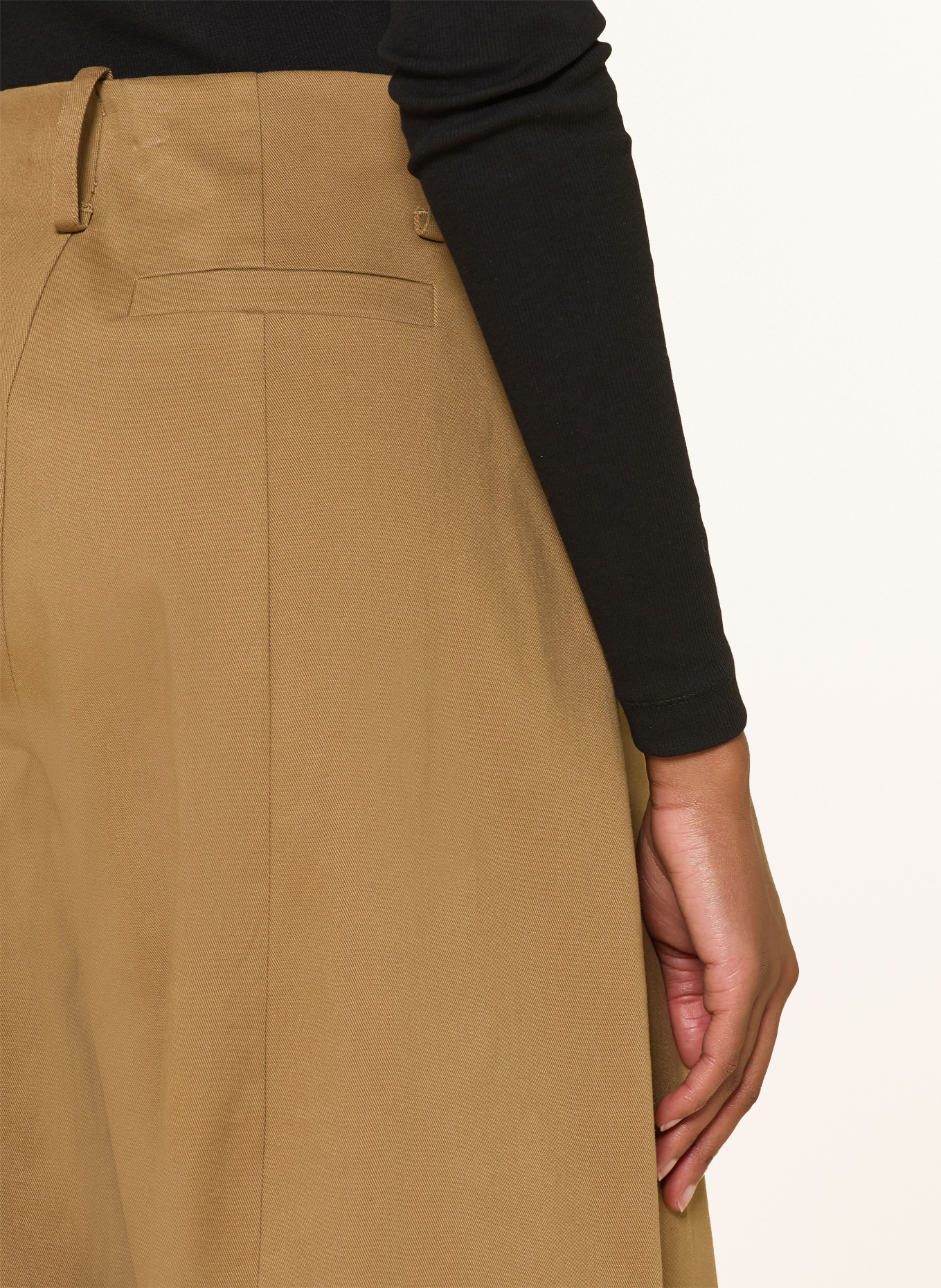 MRS & HUGS Jean Barrel: BROWN