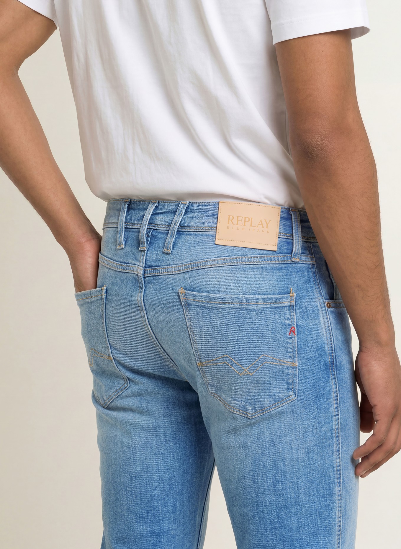 REPLAY Jeans ANBASS Slim Fit: C010 Light Blue