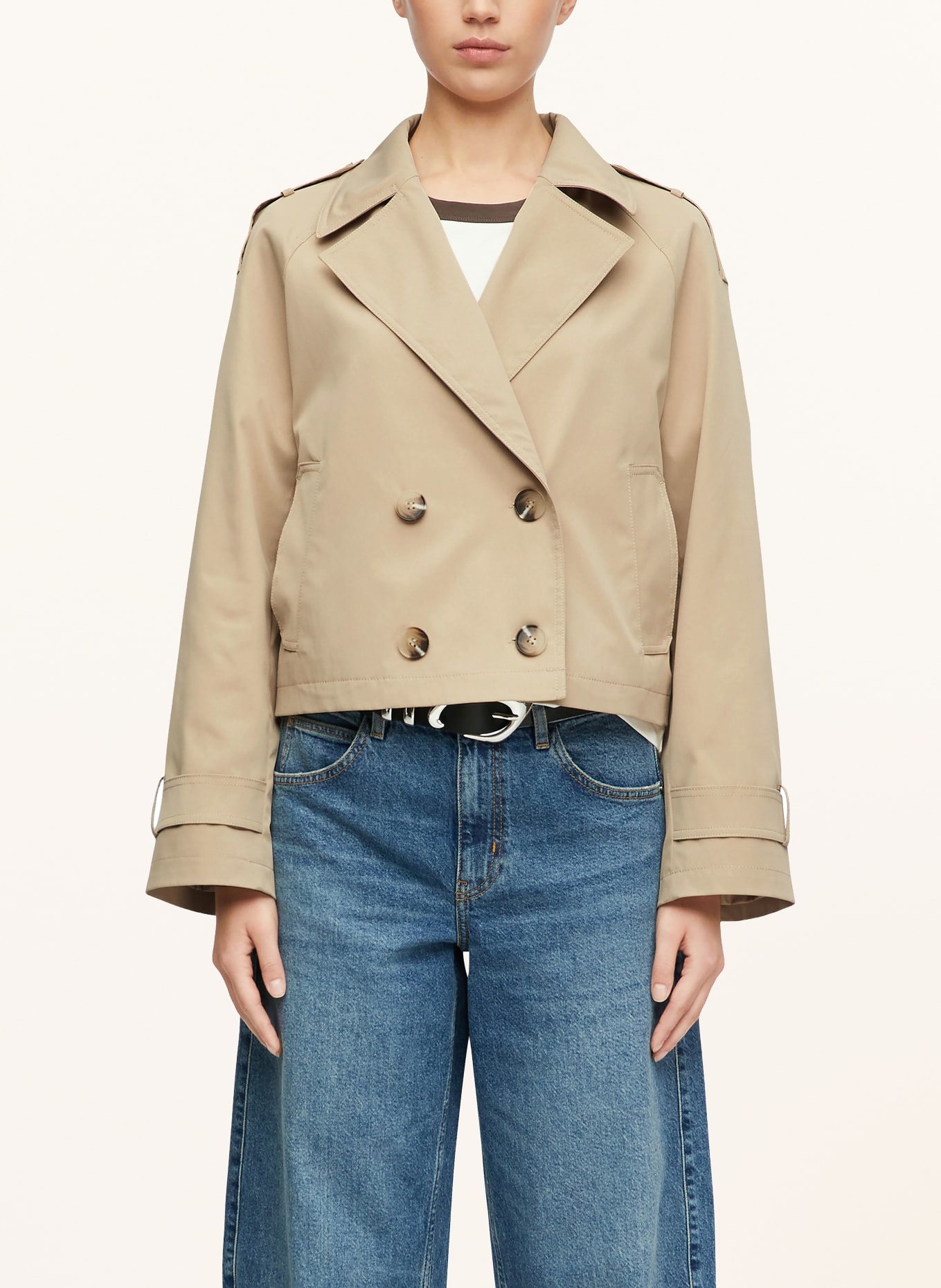 comma Pea coat: BEIGE