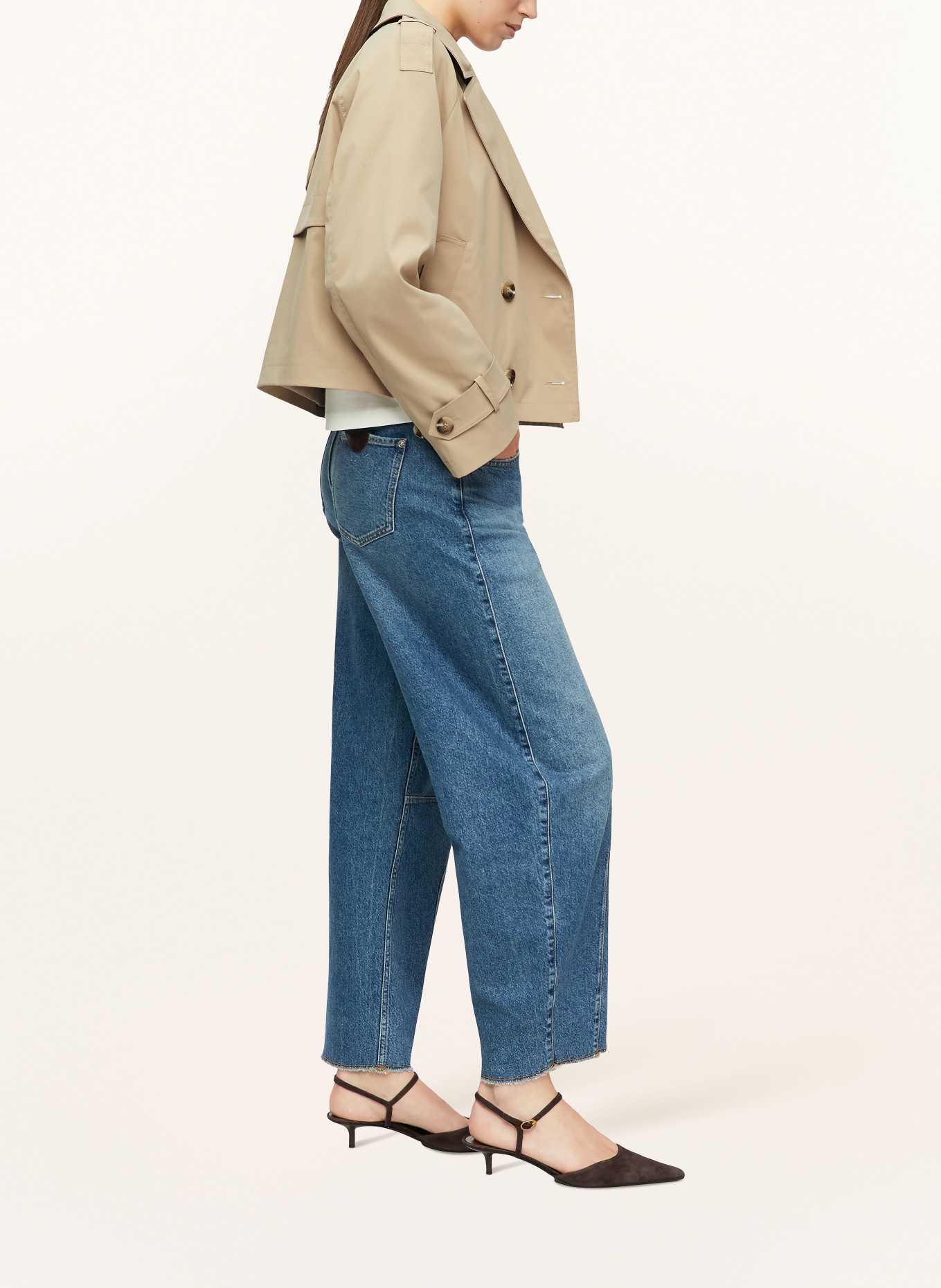 comma Pea coat: BEIGE