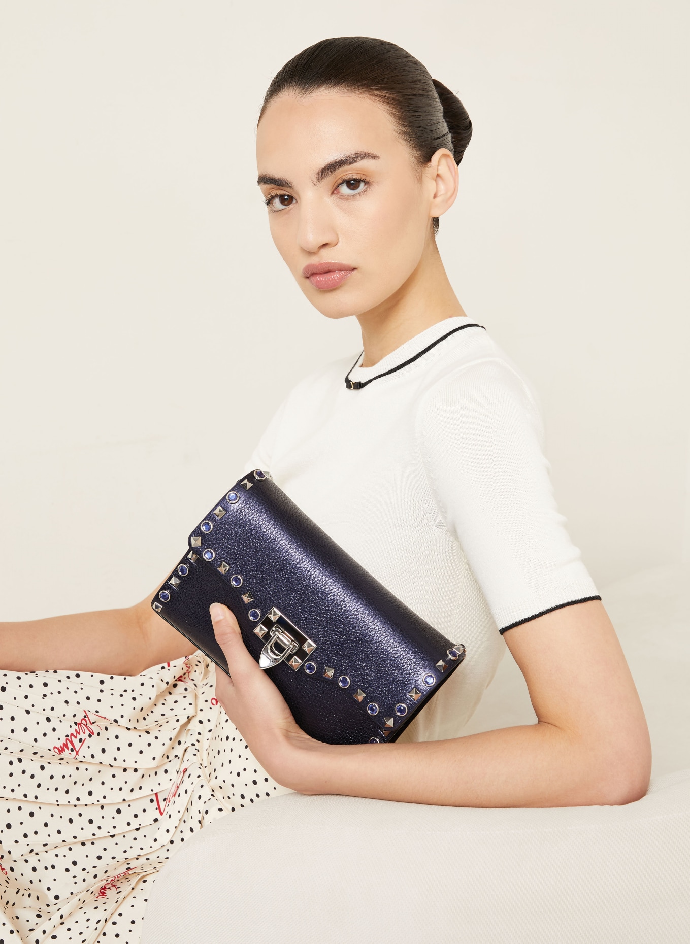 VALENTINO GARAVANI Schoudertas ROCKSTUD met studs en sieradenkralen: DONKERBLAUW / ZILVER