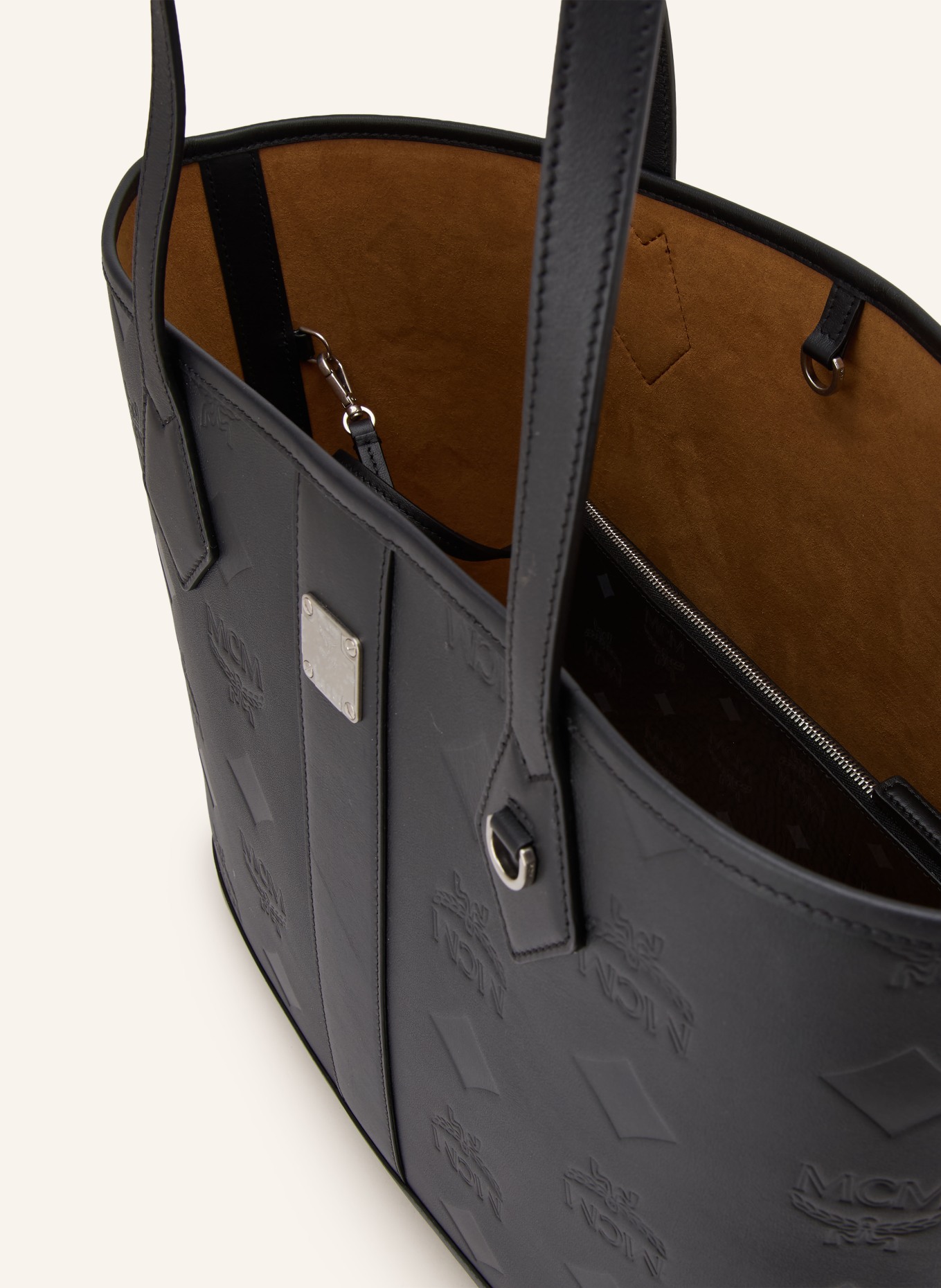 MCM LIZ MEDIUM Shopper with Pouch: BLACK / SILVER