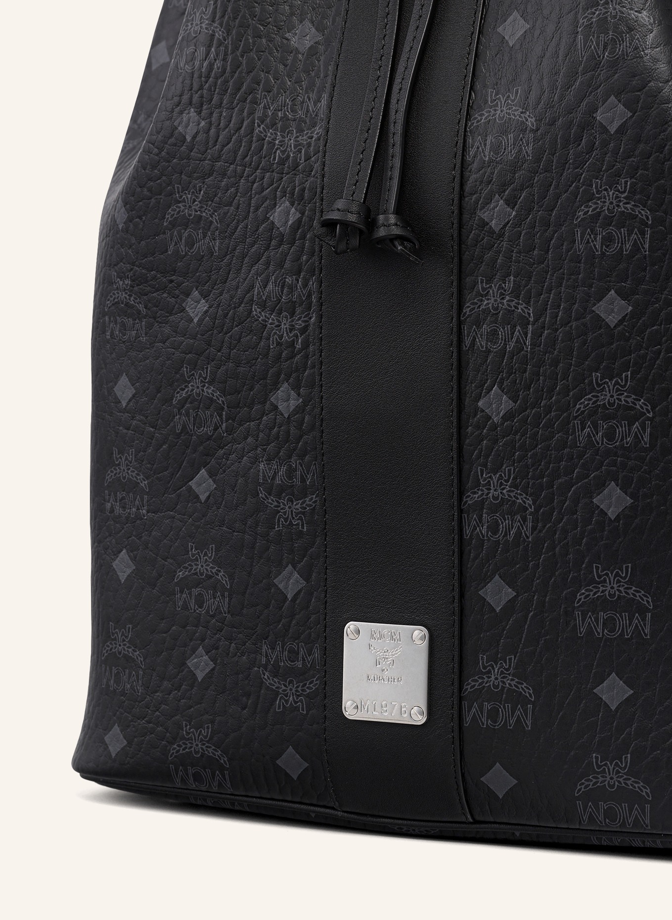 MCM Beuteltasche DESSAU: SCHWARZ