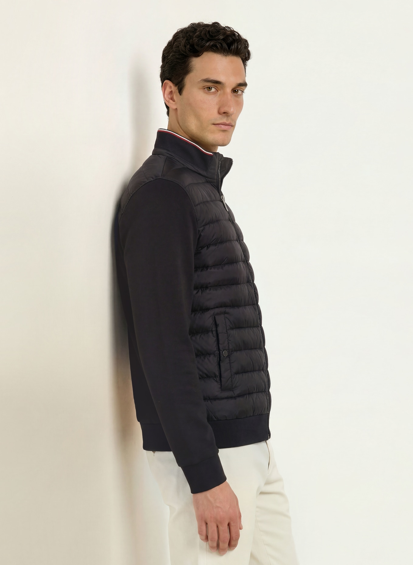 TOMMY HILFIGER Steppjacke im Materialmix: SCHWARZ