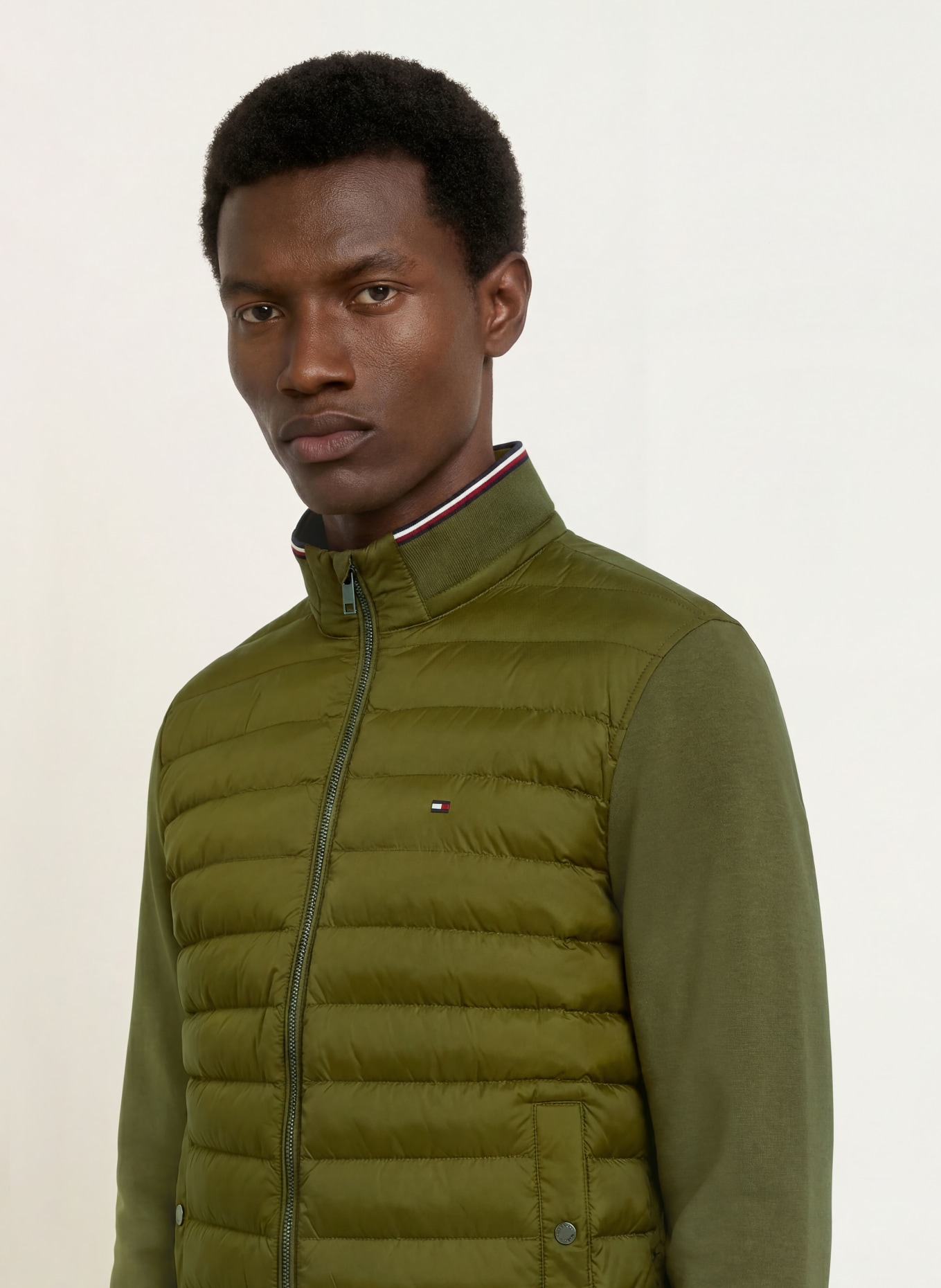 TOMMY HILFIGER Steppjacke im Materialmix: OLIV