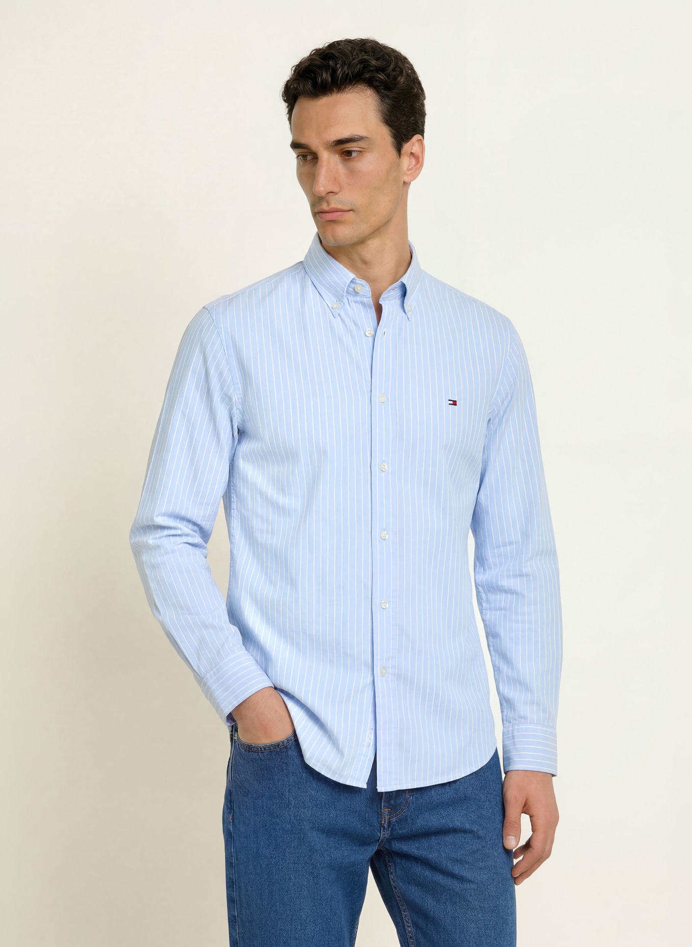 TOMMY HILFIGER Comfort Fit Shirt: LIGHT BLUE / WHITE