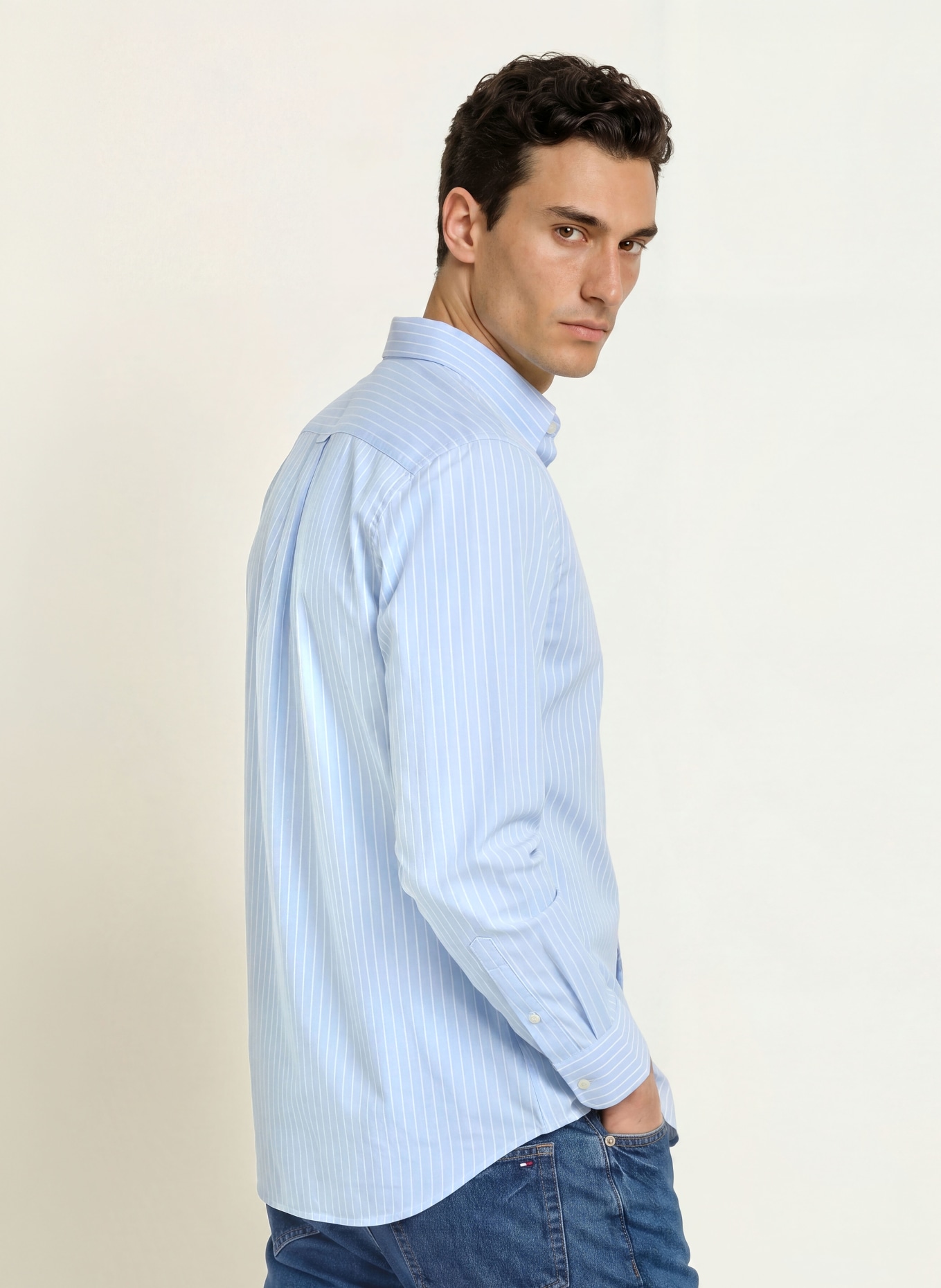 TOMMY HILFIGER Comfort Fit Shirt: LIGHT BLUE / WHITE