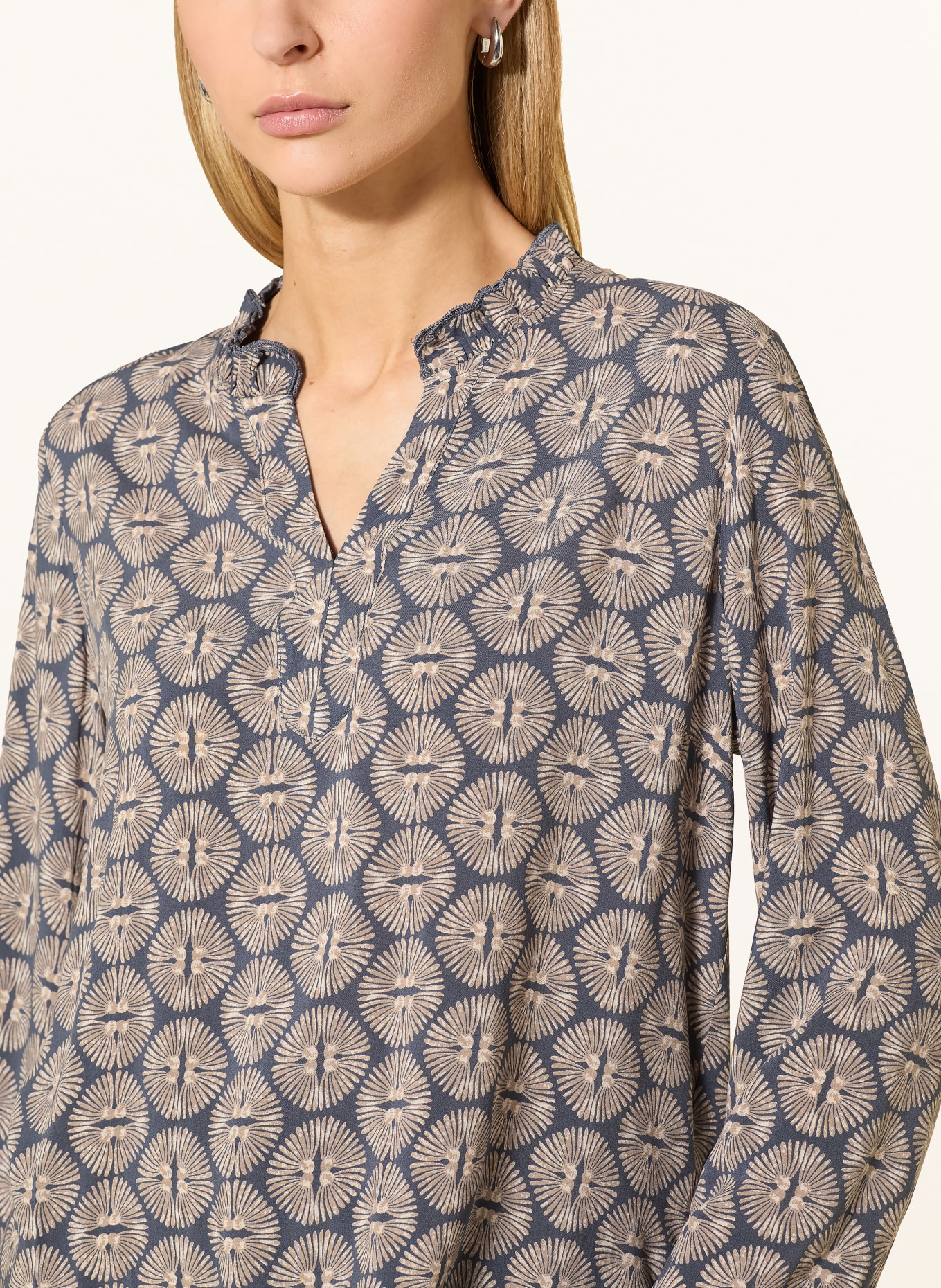 CARTOON Blusenshirt mit Rüschen: DUNKELBLAU / BEIGE / ECRU