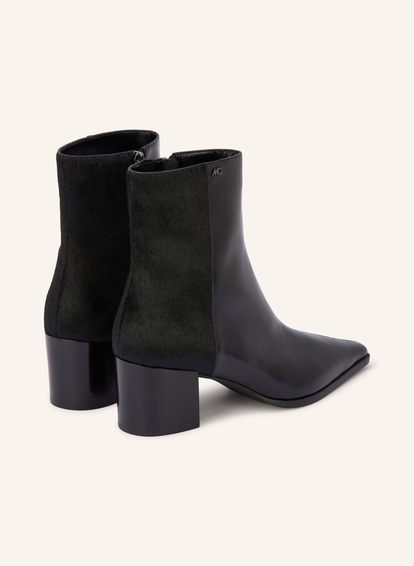MARC CAIN Botki: 900 black new