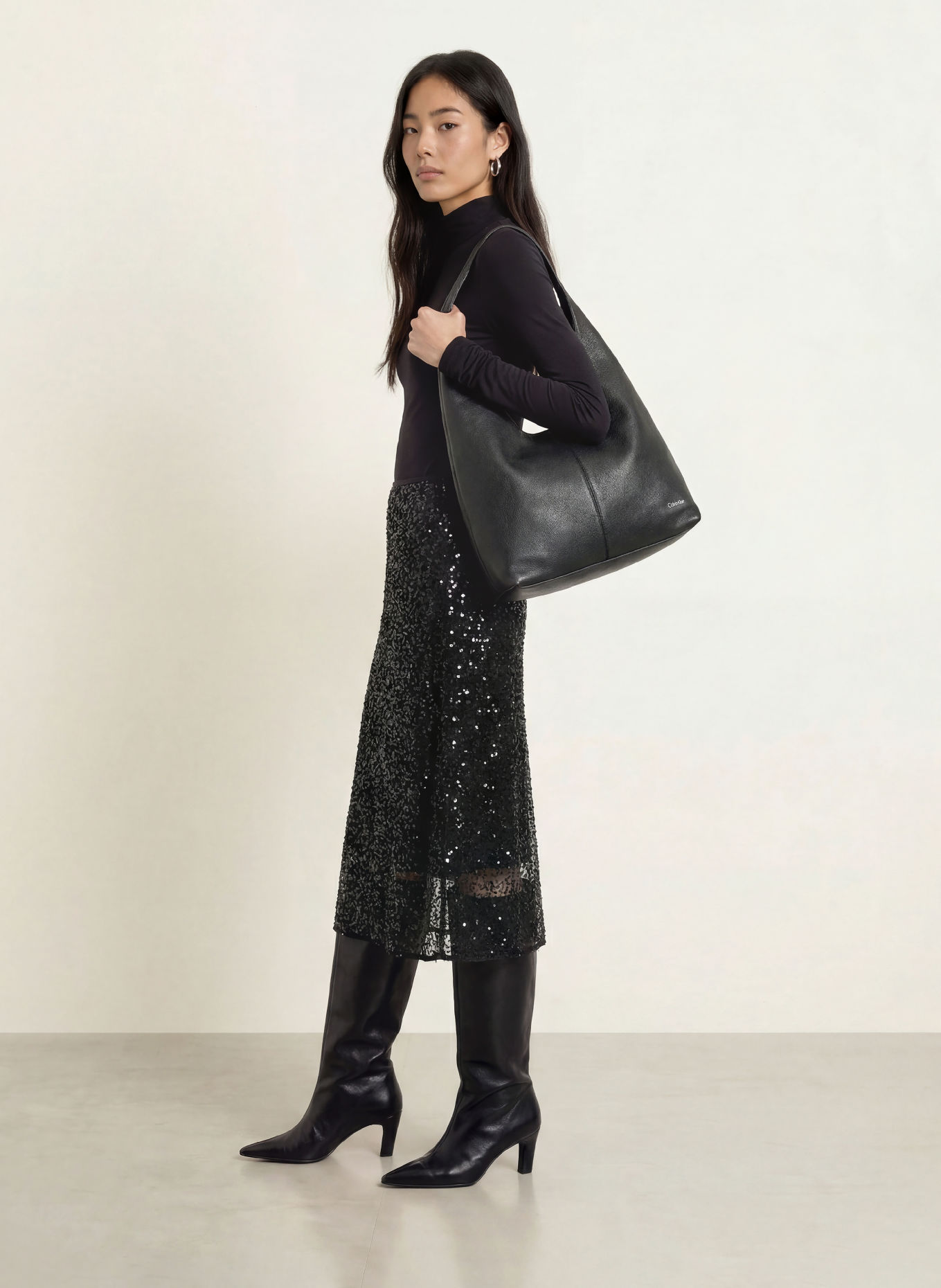SELECTED Rok met pailletten en sieradenparels: ZWART