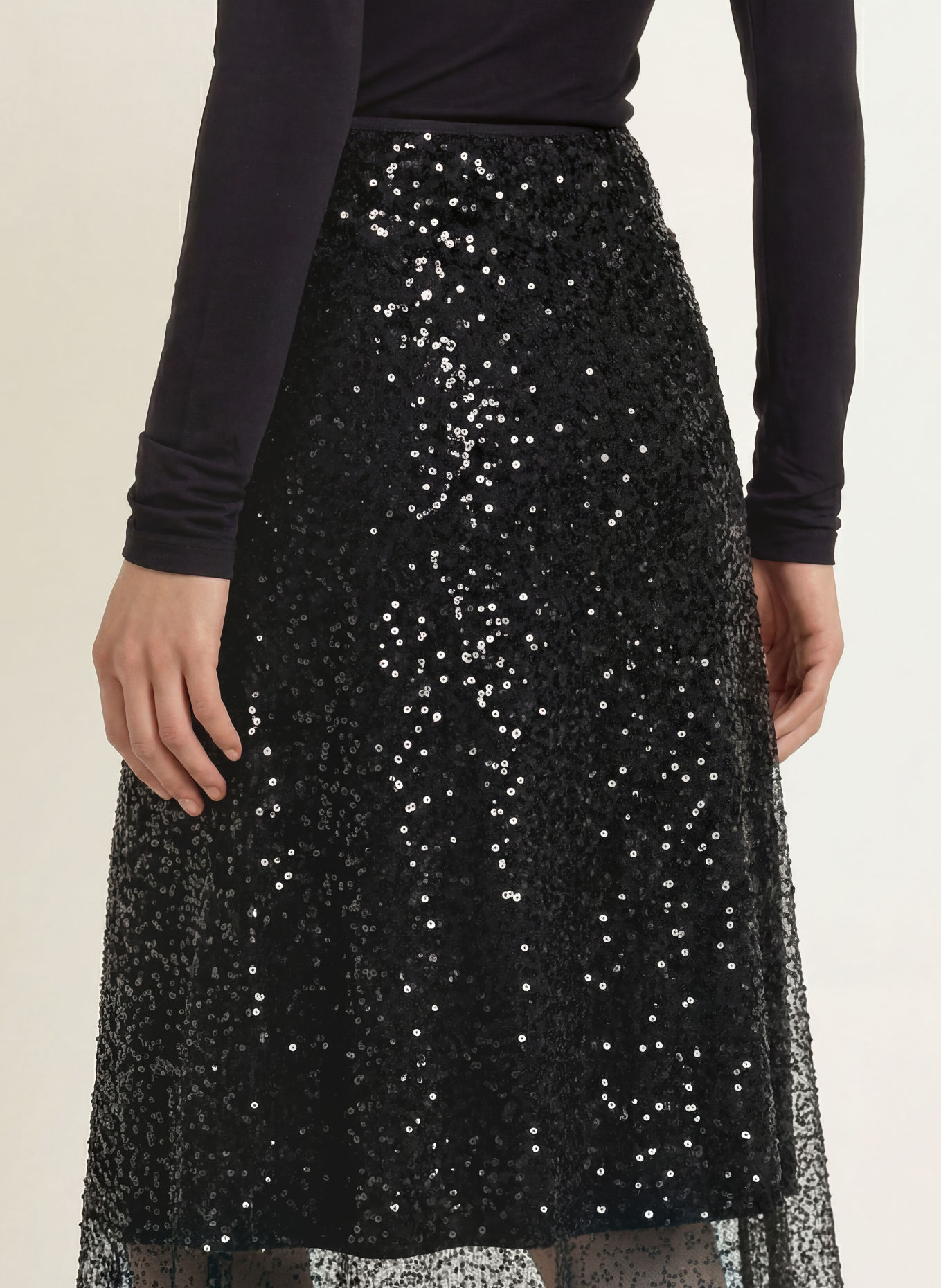 SELECTED Rok met pailletten en sieradenparels: ZWART