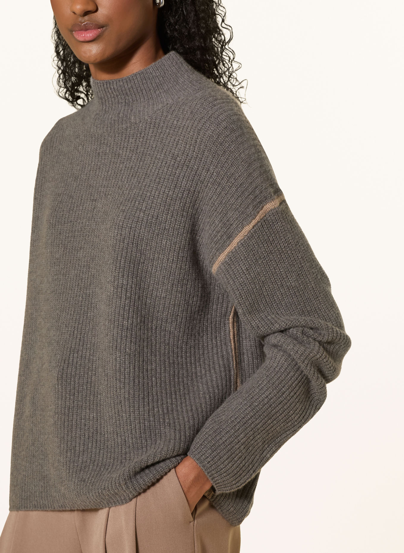 REPEAT Cashmere Sweater: GRAY / BEIGE