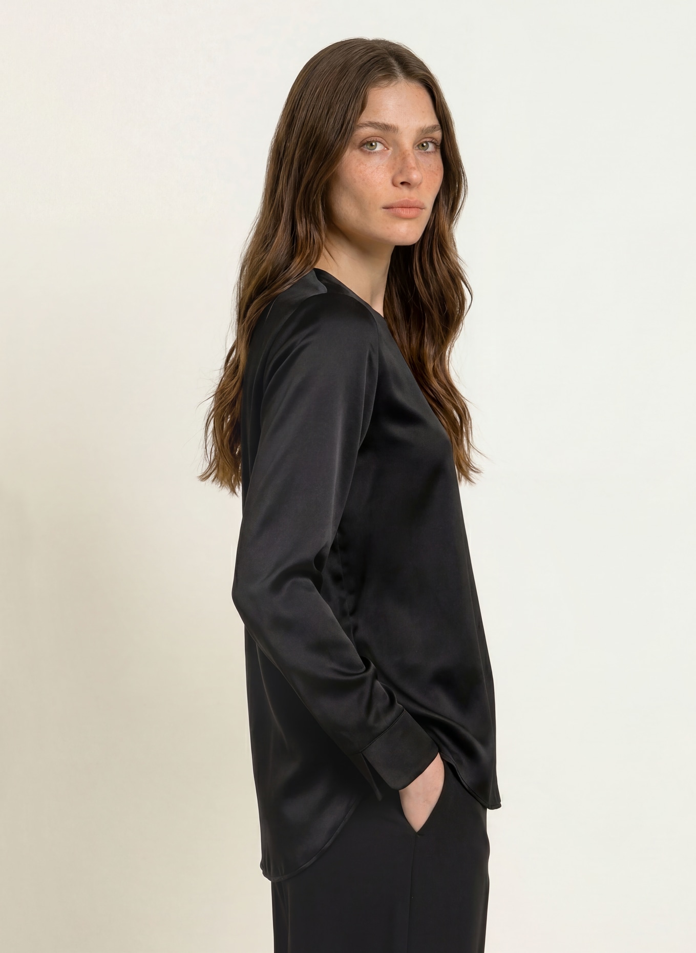 (THE MERCER) N.Y. Blouse-style shirt with silk: BLACK