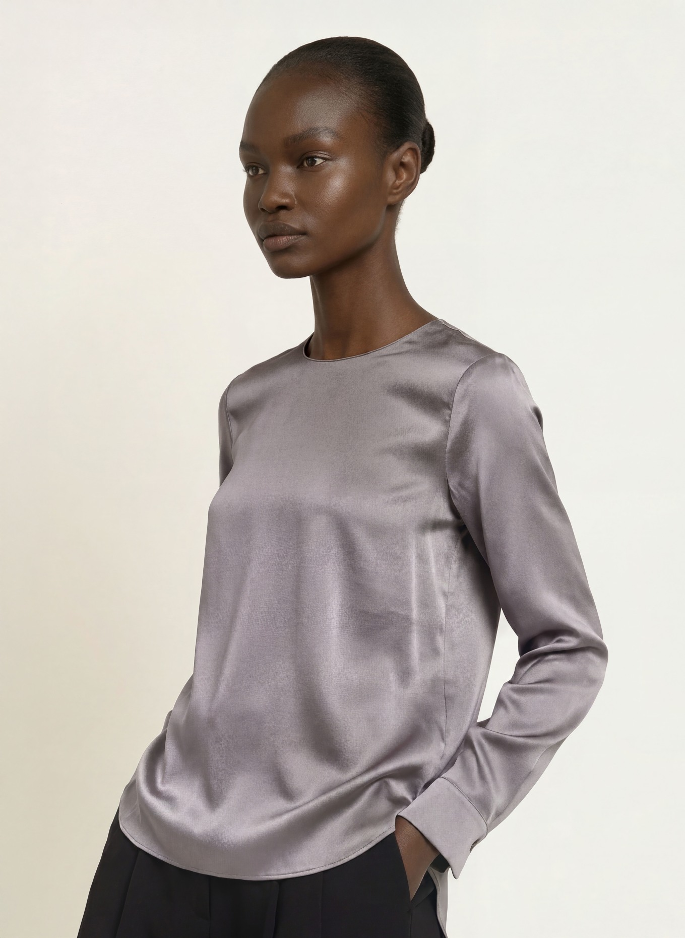 (THE MERCER) N.Y. Blusenshirt mit Seide: DUNKELGRAU