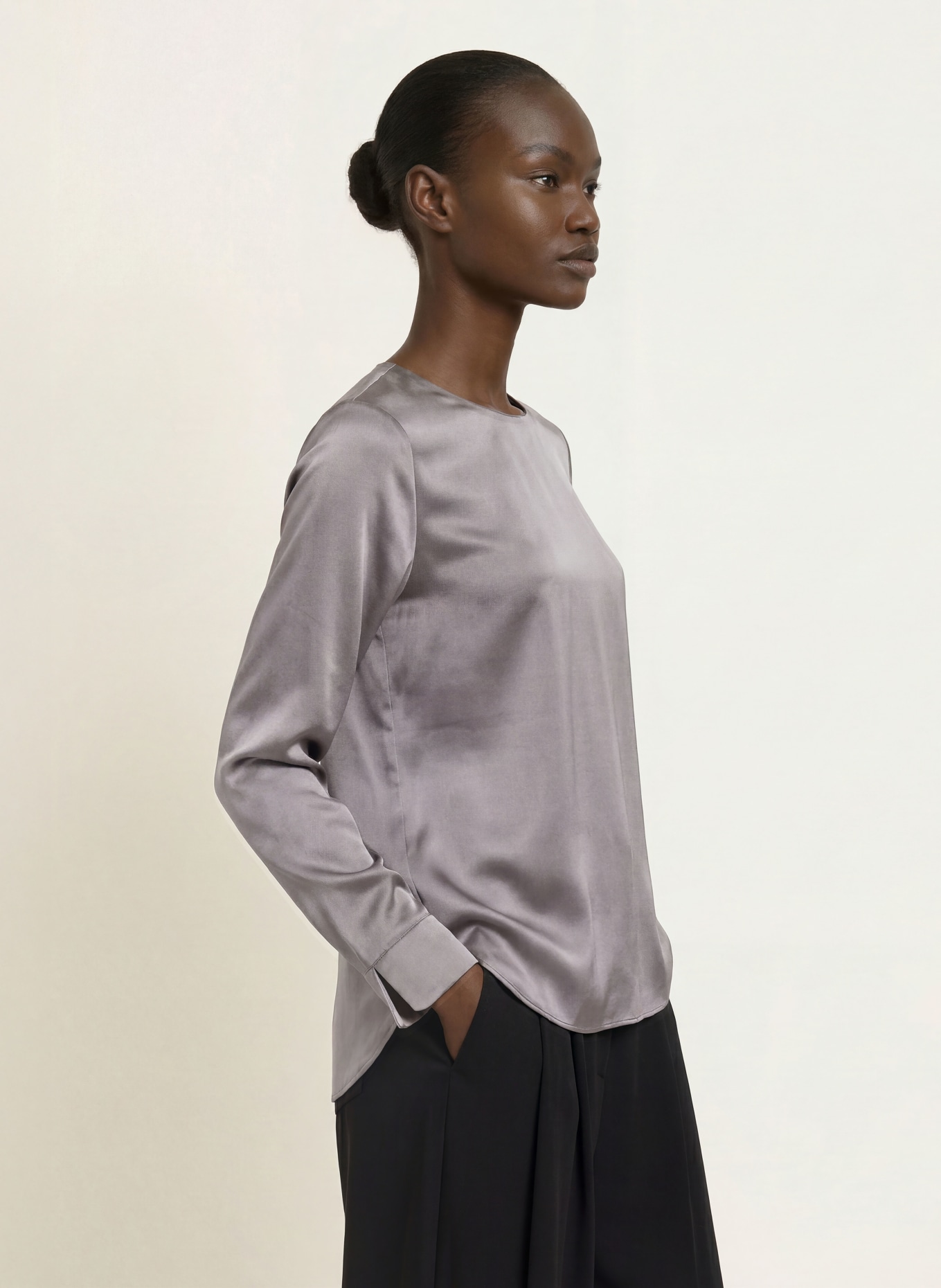 (THE MERCER) N.Y. Blusenshirt mit Seide: DUNKELGRAU