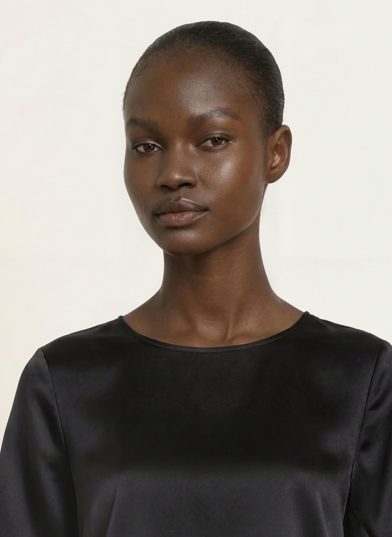 (THE MERCER) N.Y. Blouse en satin et soie: NOIR