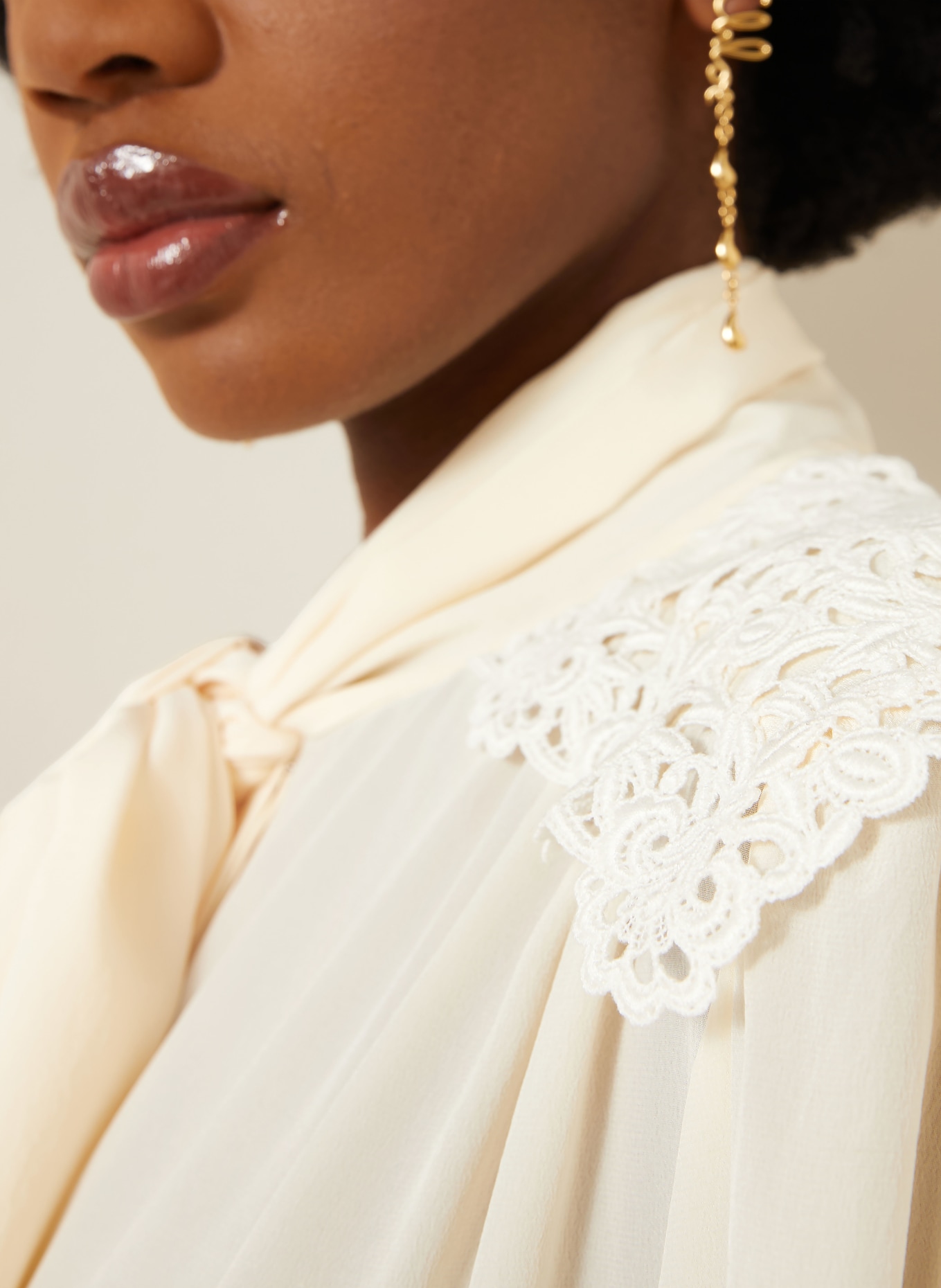 Chloé Blouse à lavallière en soie avec dentelle: BLANC