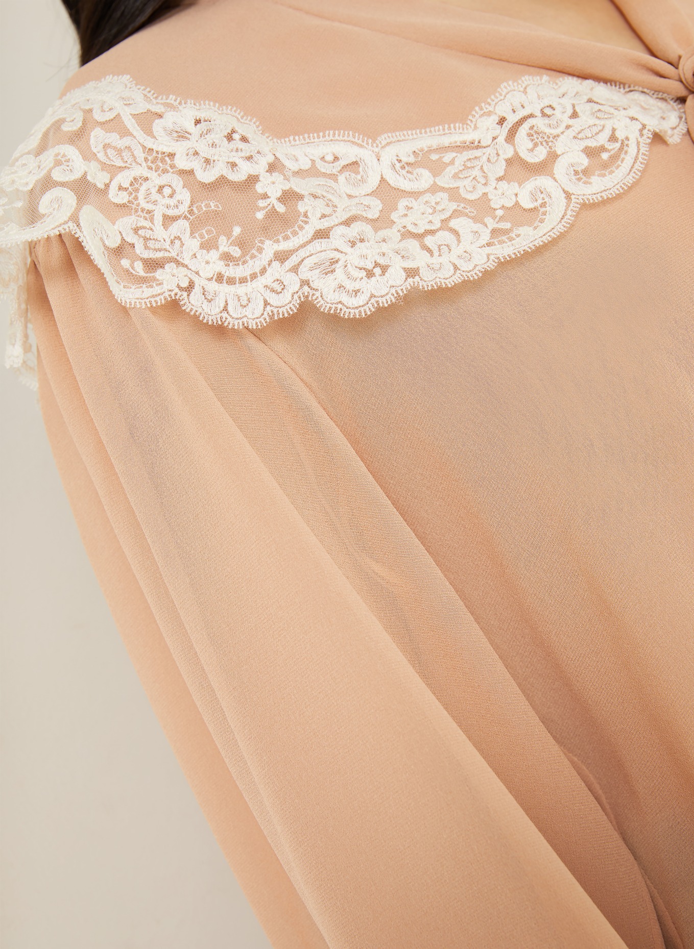 Chloé Schluppenbluse aus Seide mit Spitze: CAMEL / WEISS