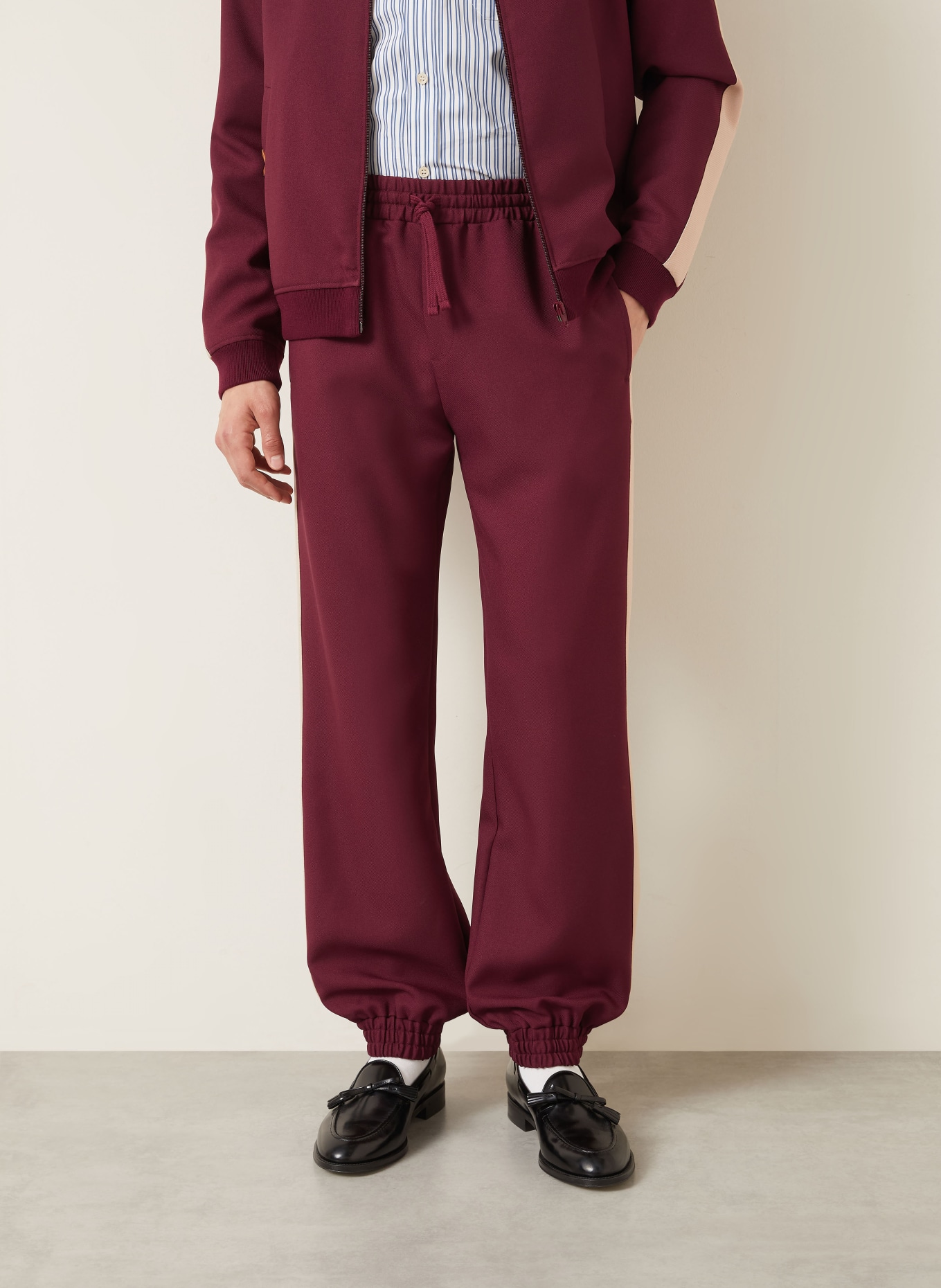 VALENTINO Track Pants VGOLD mit Galonstreifen: DUNKELROT / BEIGE