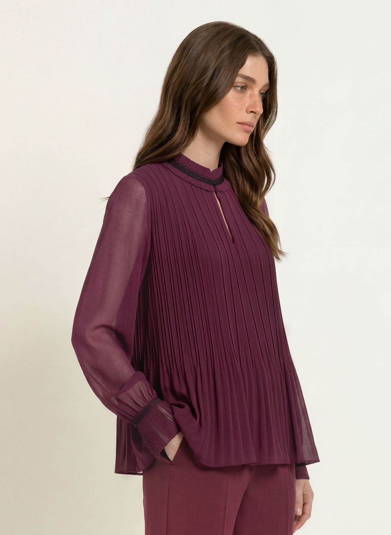 MARC CAIN Blusenshirt mit Plissees und Spitze: 296 winetasting