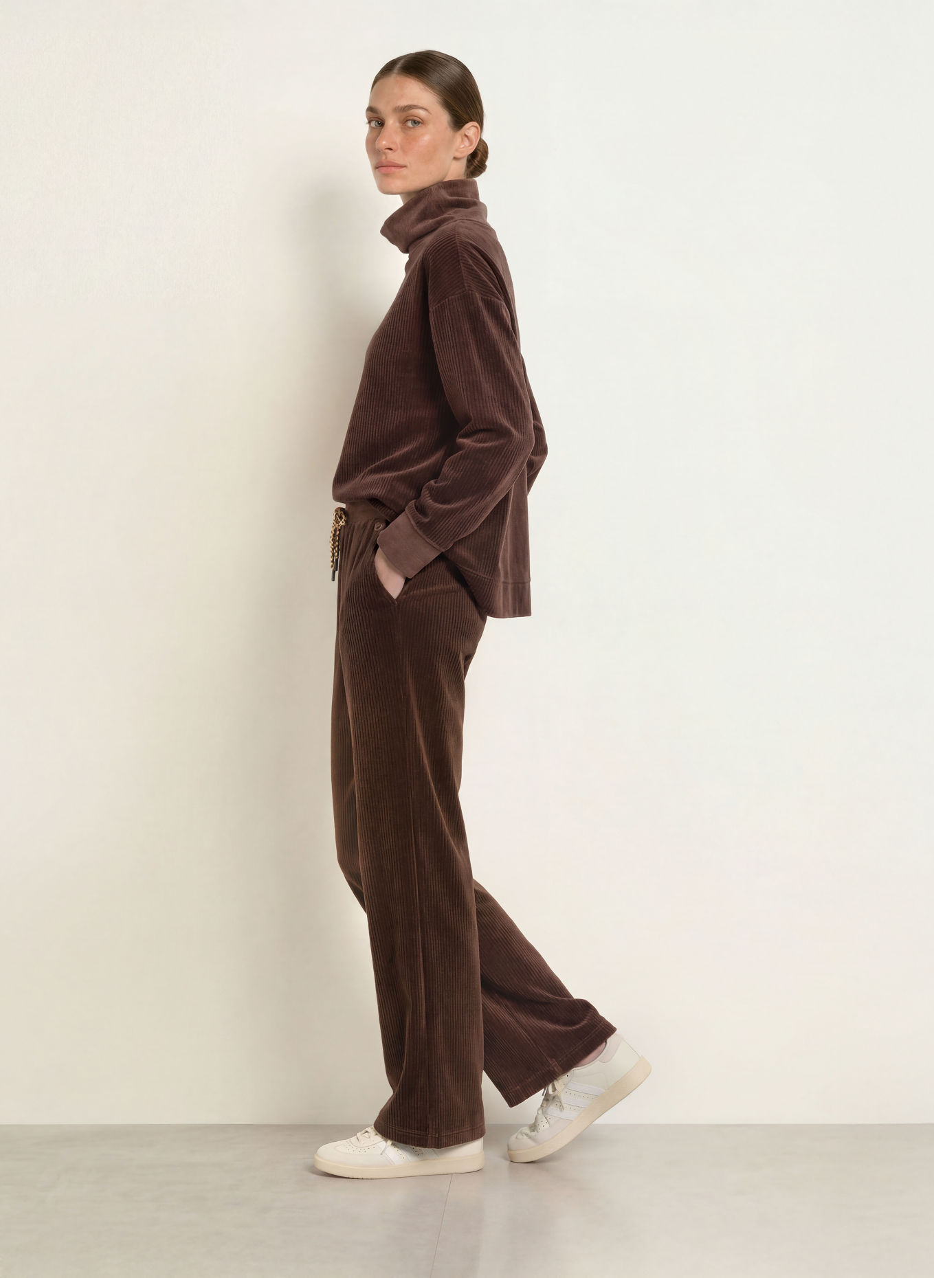 MARC CAIN Pantalon en velours côtelé: 697 seal brown