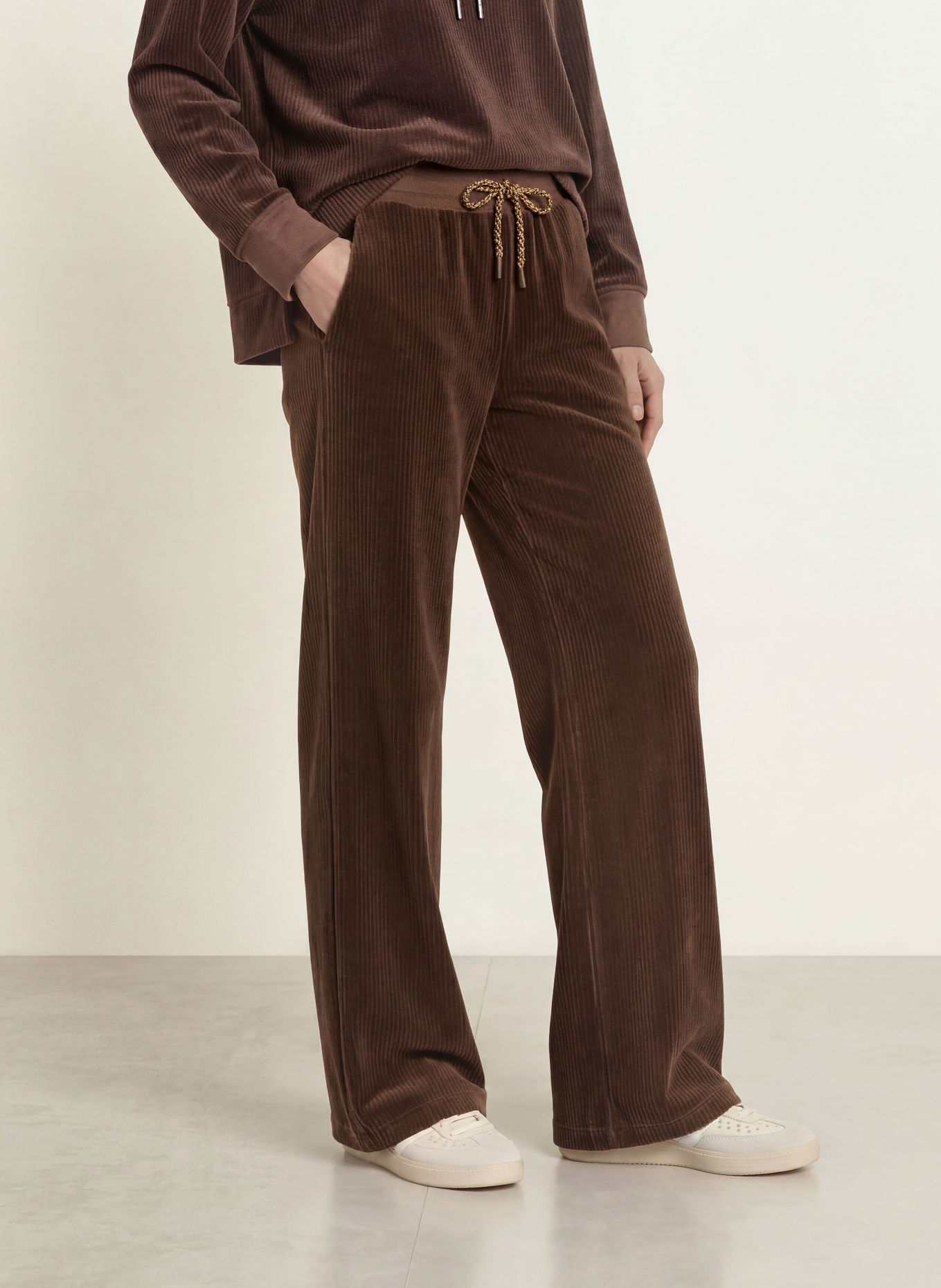 MARC CAIN Pantalon en velours côtelé: 697 seal brown