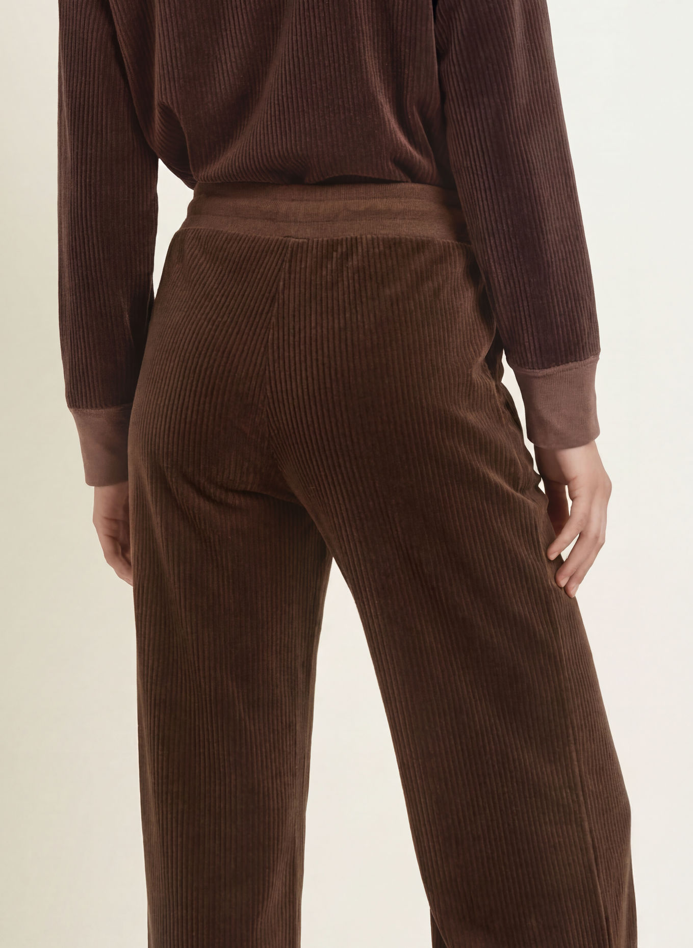 MARC CAIN Pantalon en velours côtelé: 697 seal brown