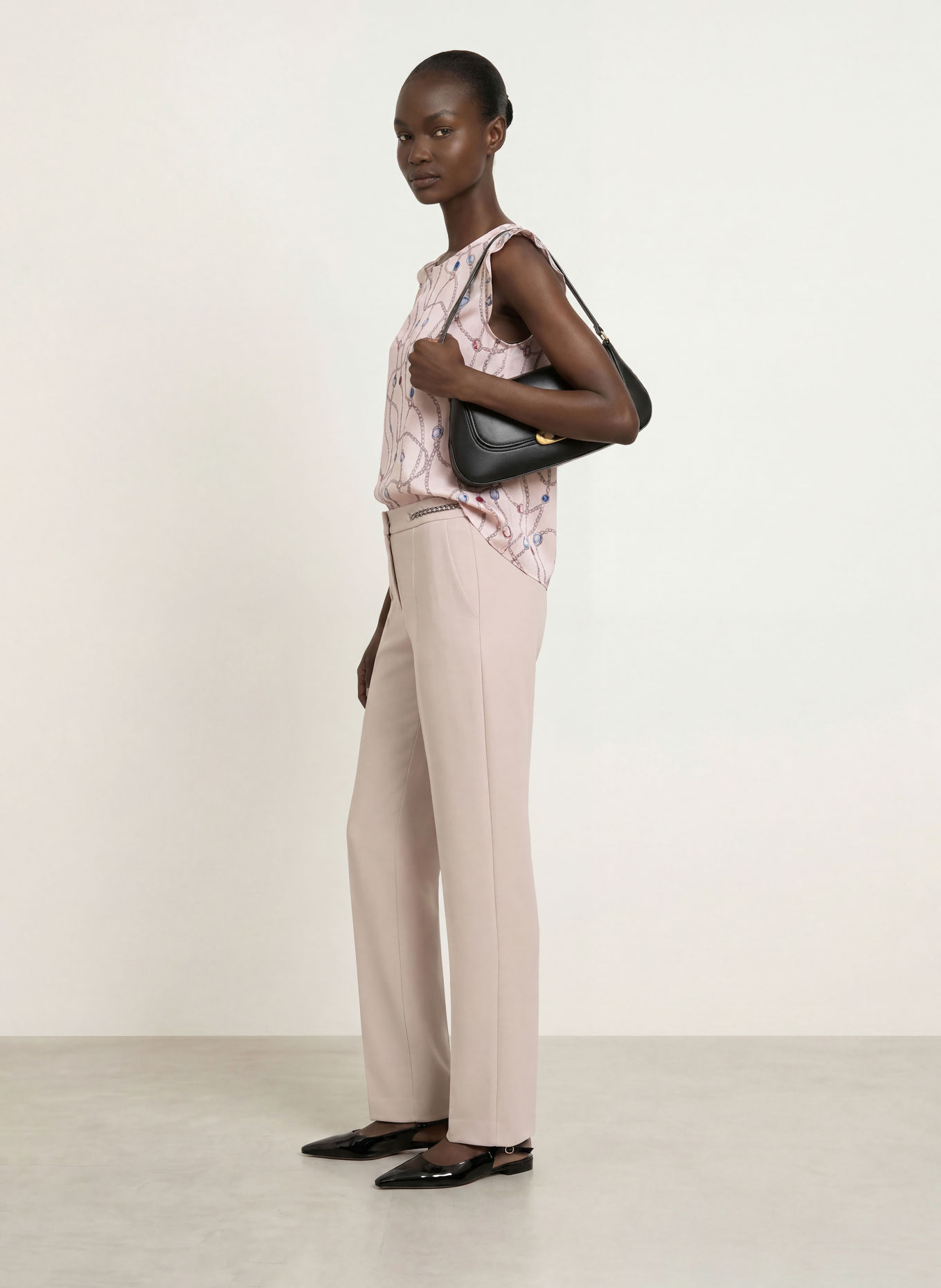 MARC CAIN Blusentop mit Rüschen und Schmucksteinen: 702 light desert taupe
