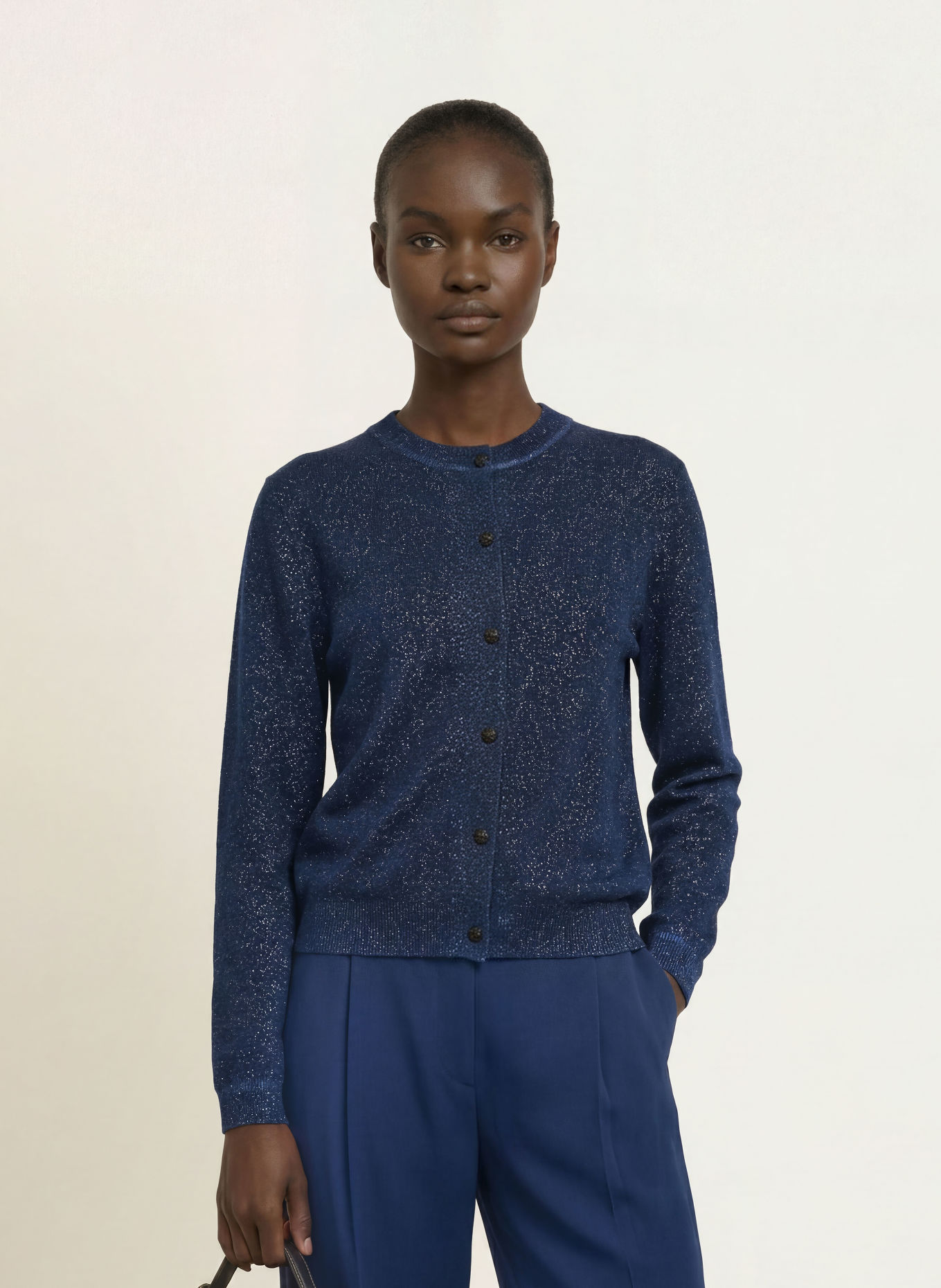 MARC CAIN Strickjacke mit Alpaka und Schmucksteinen: 393 pageant blue
