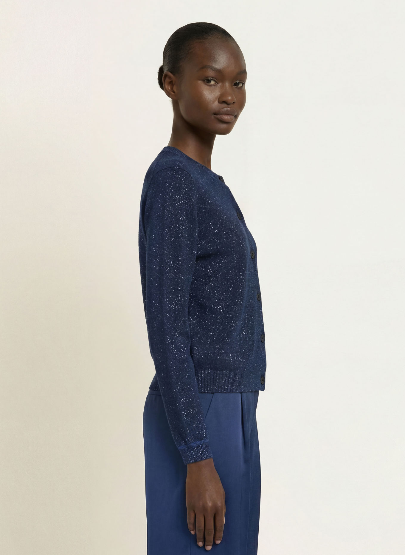 MARC CAIN Strickjacke mit Alpaka und Schmucksteinen: 393 pageant blue