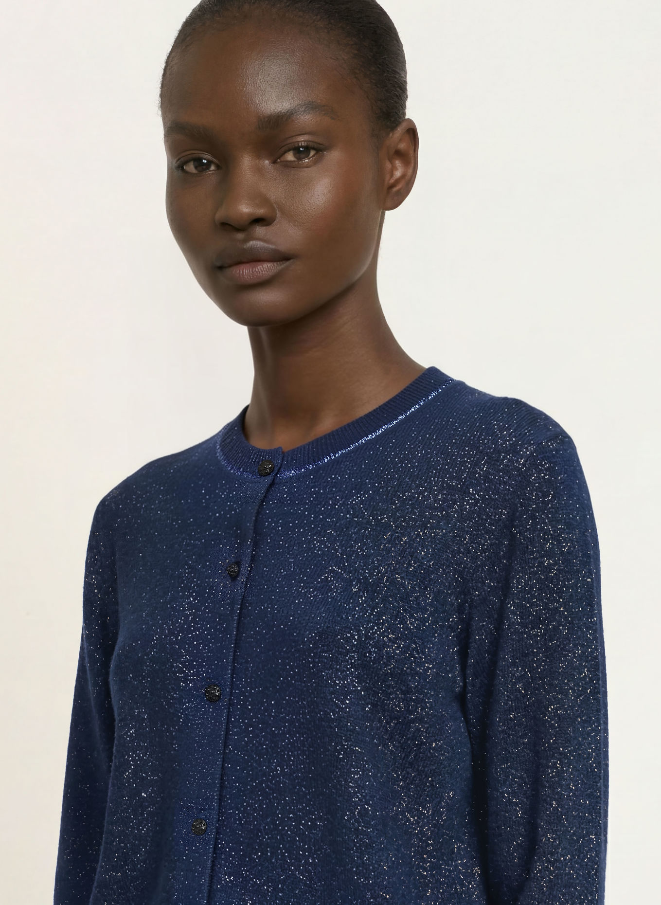 MARC CAIN Strickjacke mit Alpaka und Schmucksteinen: 393 pageant blue