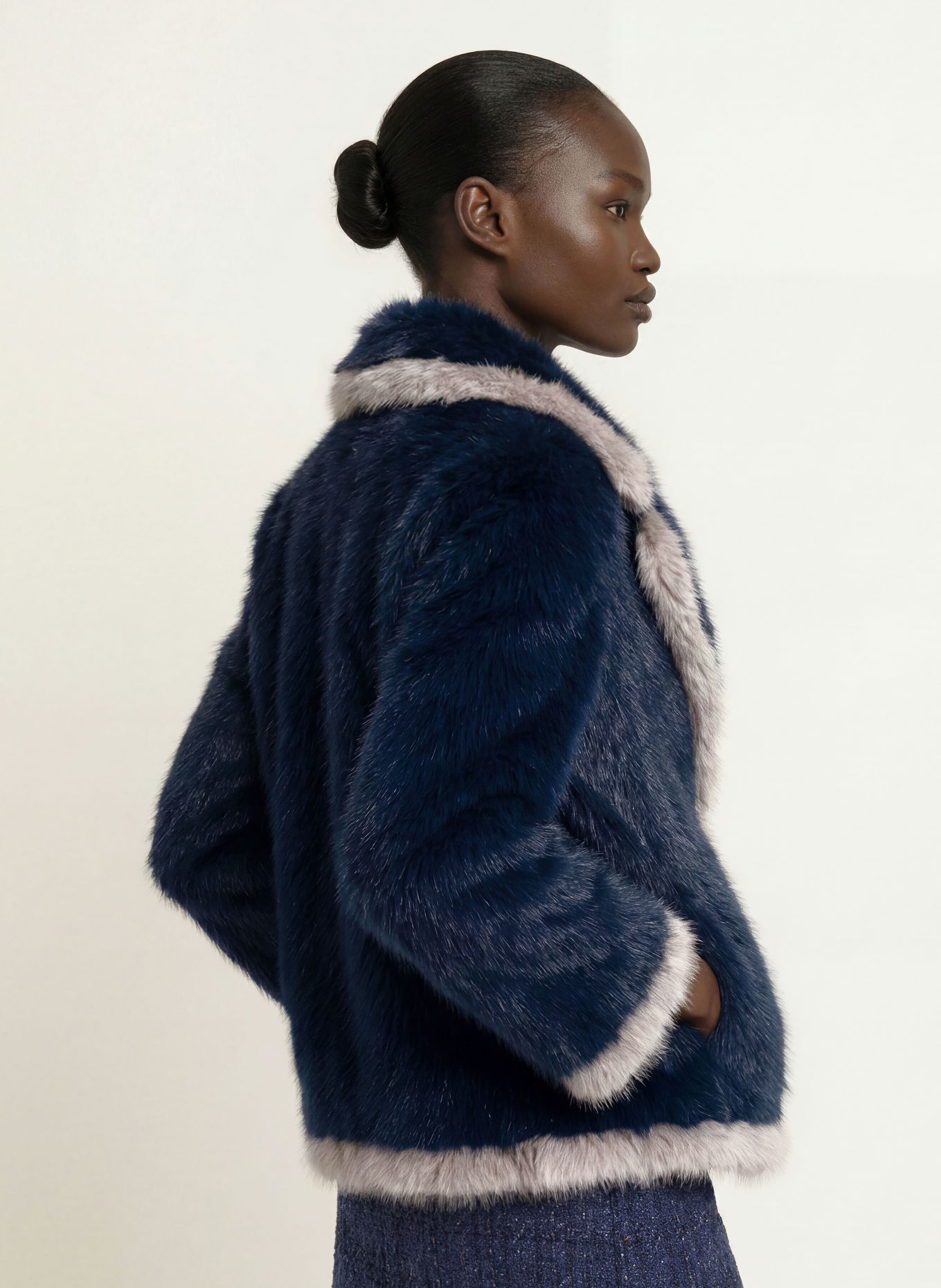MARC CAIN Jas van imitatiebont: 393 pageant blue