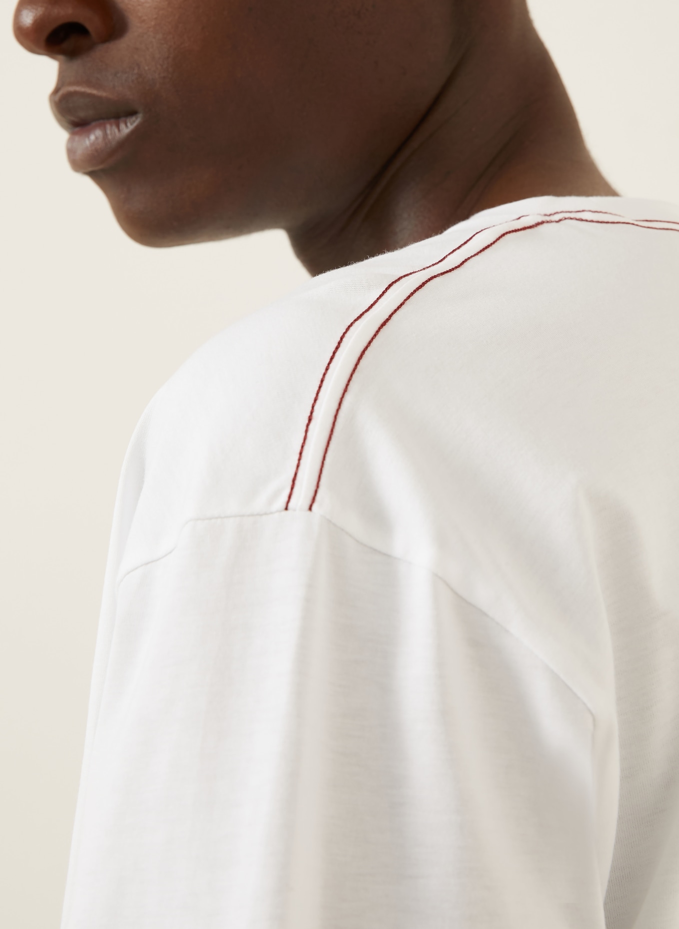JACQUEMUS Koszulka oversize LE T-shirt BATEAU: BIAŁY / CIEMNOCZERWONY