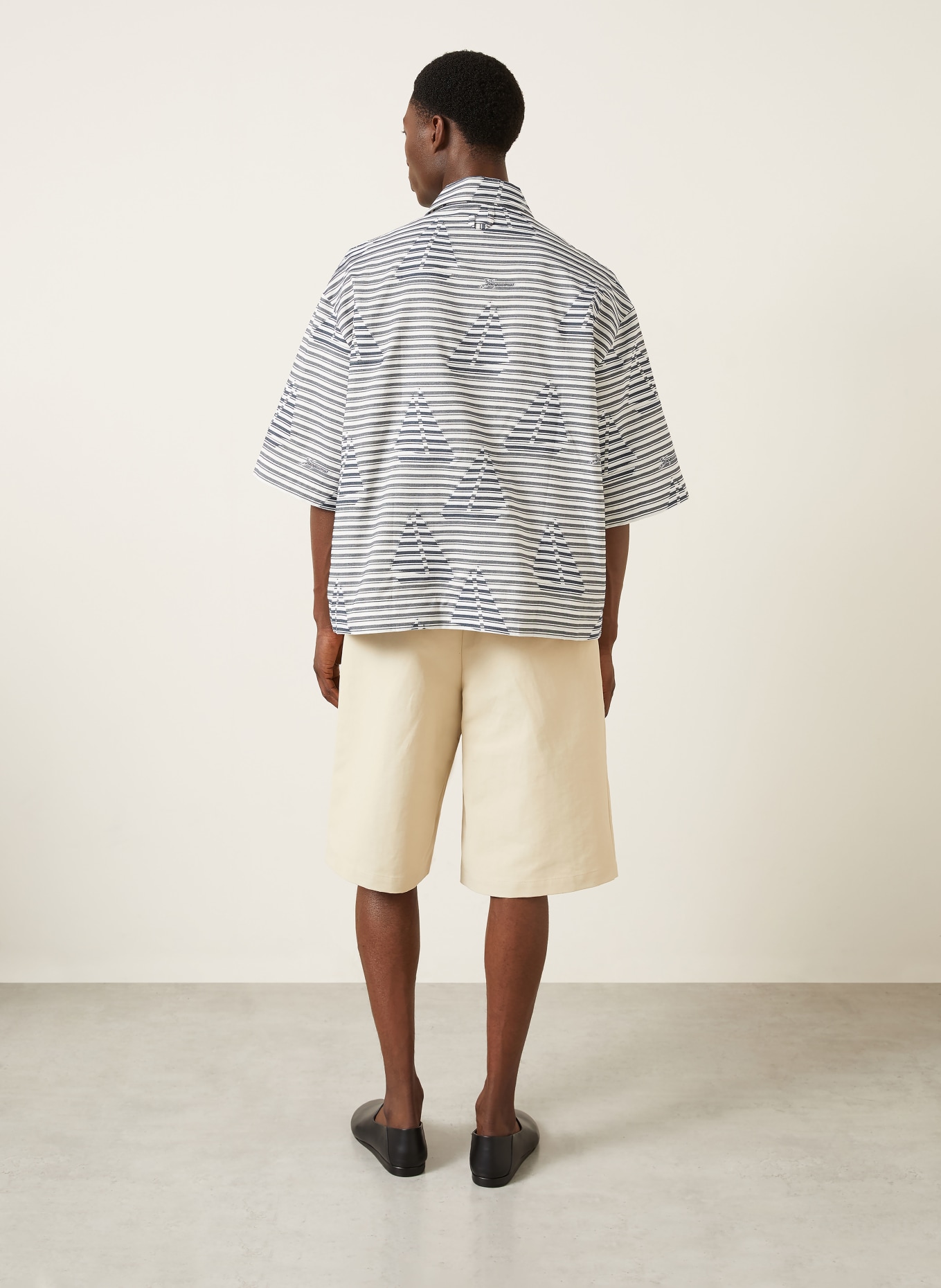 JACQUEMUS Košile s krátkým rukávem LA CHEMISE PLAGE Comfort Fit: BÍLÁ / TMAVĚ MODRÁ