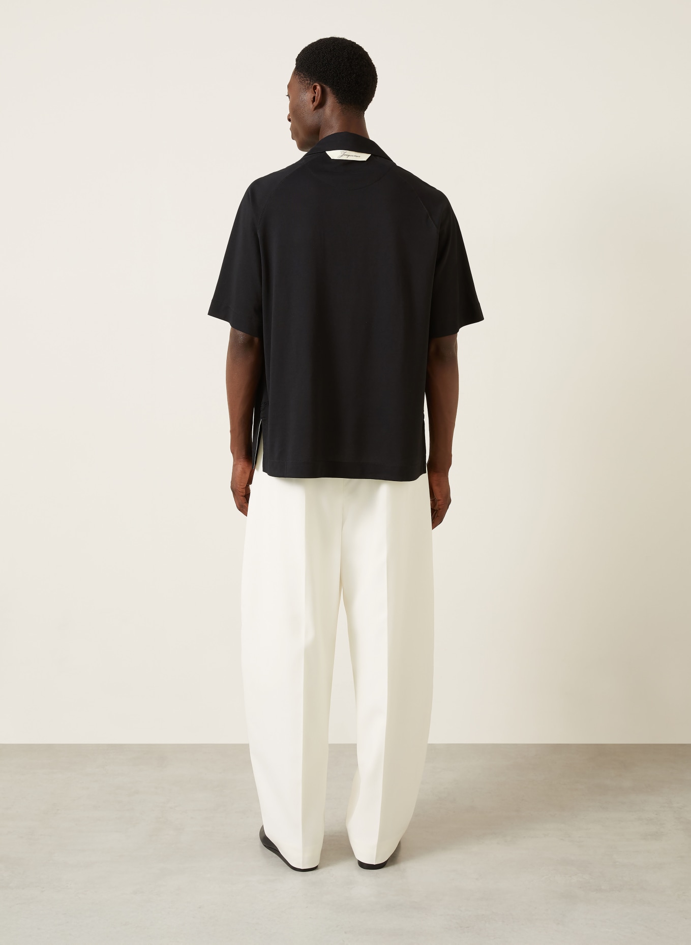 JACQUEMUS Letní košile LA CHEMISE Džíny ATELIER Comfort Fit: ČERNÁ