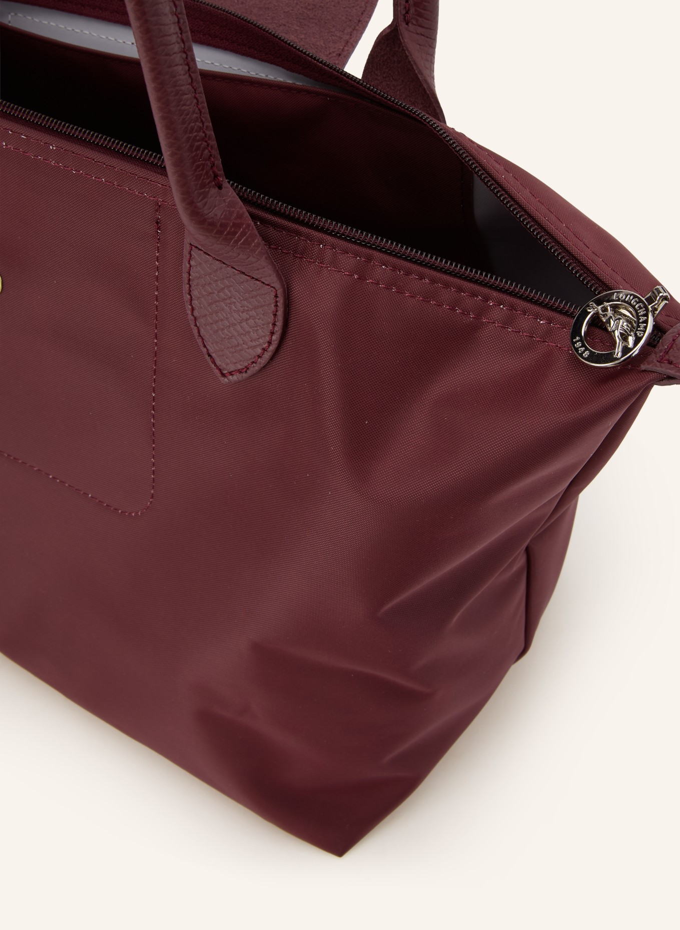 LONGCHAMP Schultertasche LE PLIAGE ONE M: DUNKELROT / SILBER