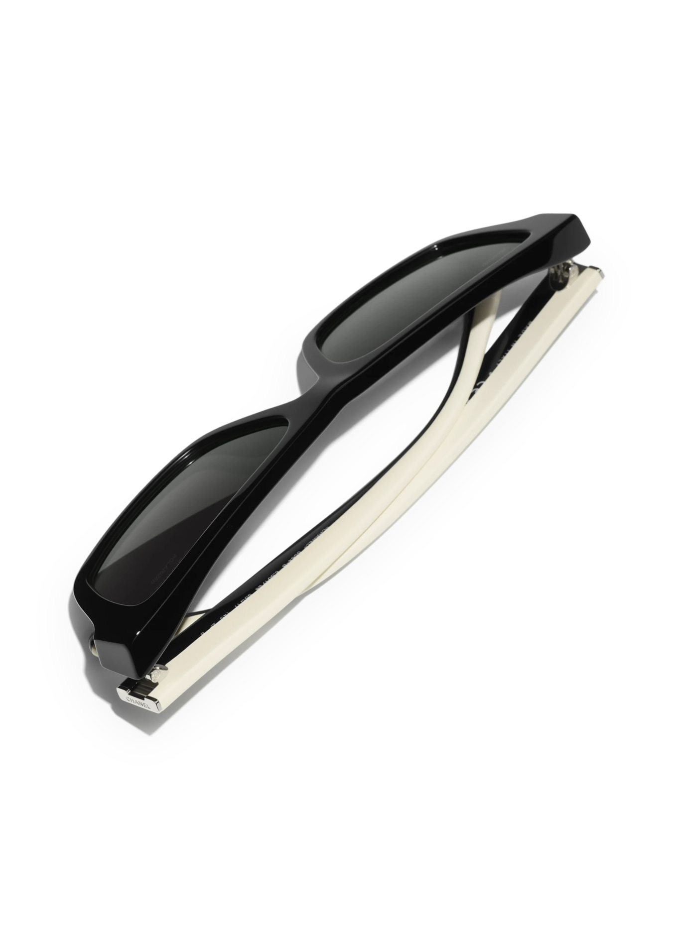 CHANEL Rectangular sunglasses with gemstones: BLACK/ GRADIENT GREY POLAR