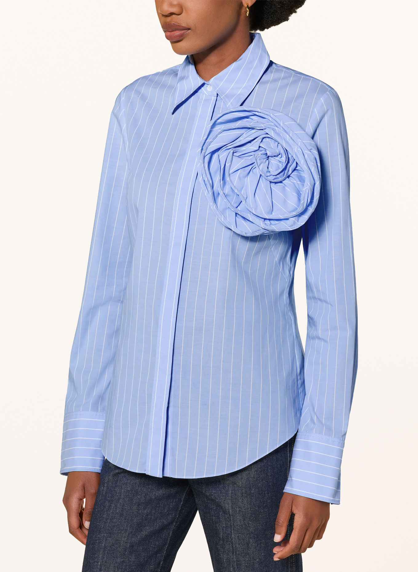 DOROTHEE SCHUMACHER Hemdbluse STRIPED POWER mit abnehmbarer Applikation: HELLBLAU / WEISS
