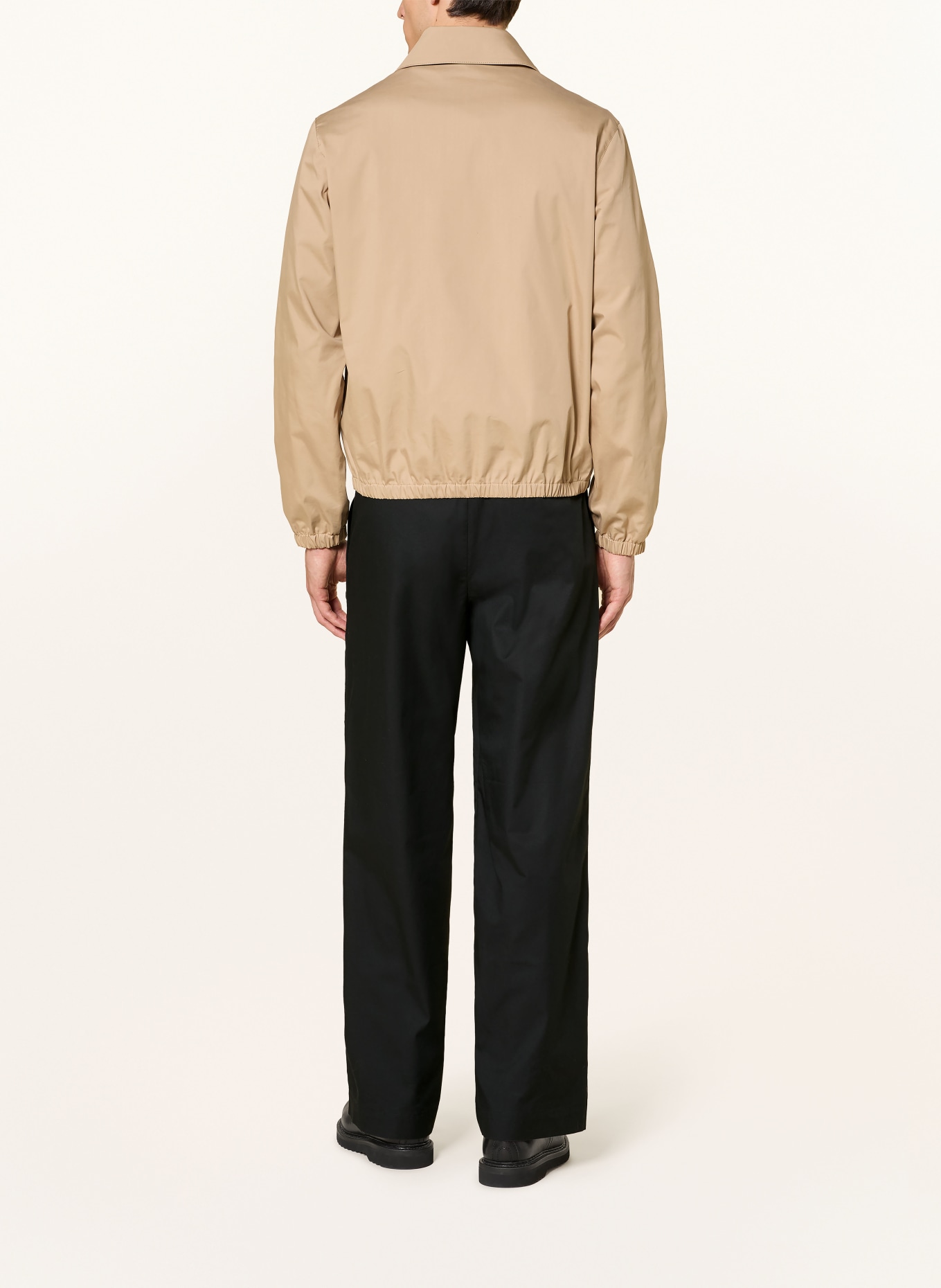 COS Chino Regular Fit: SCHWARZ