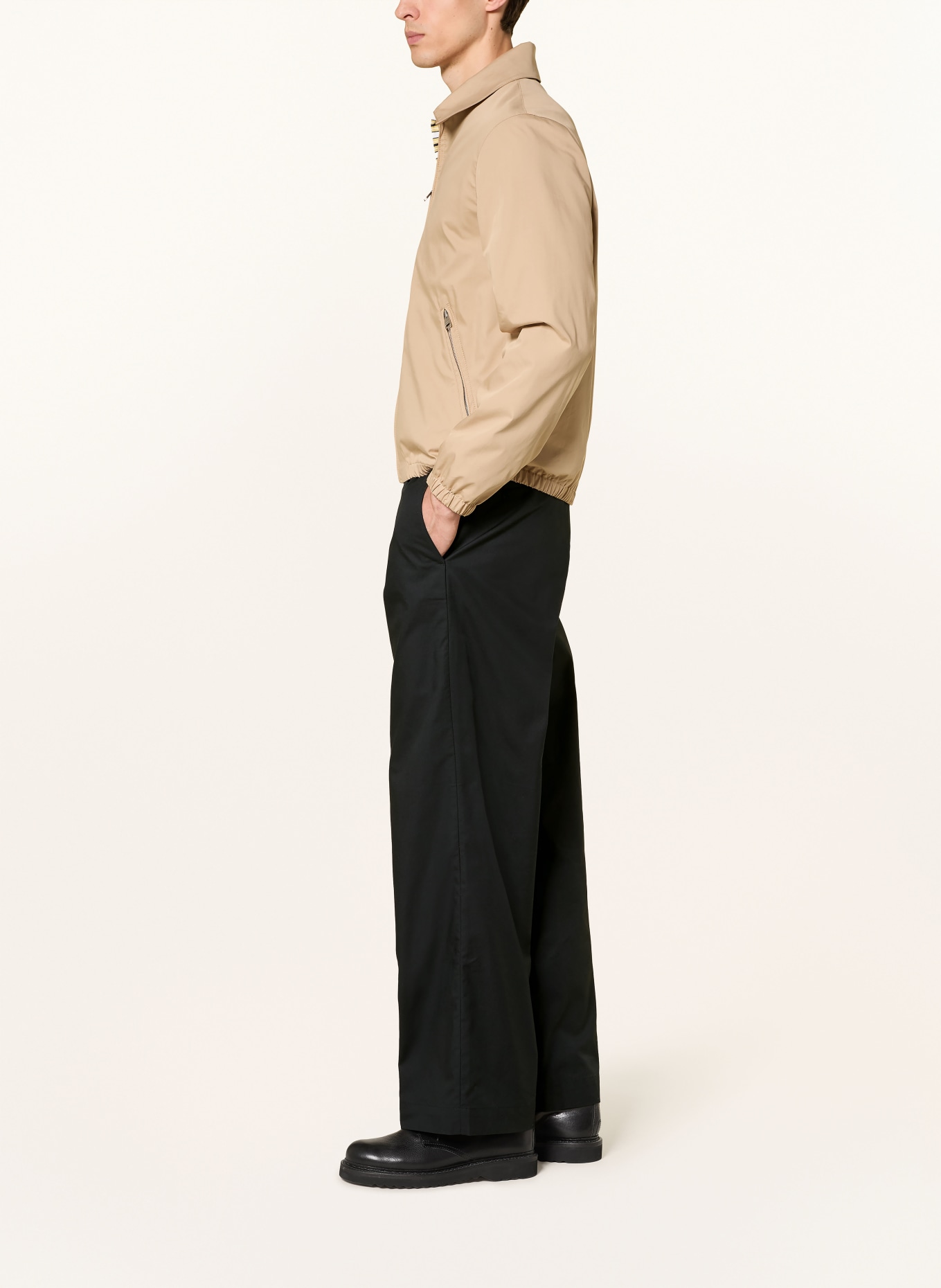 COS Chino Regular Fit: SCHWARZ