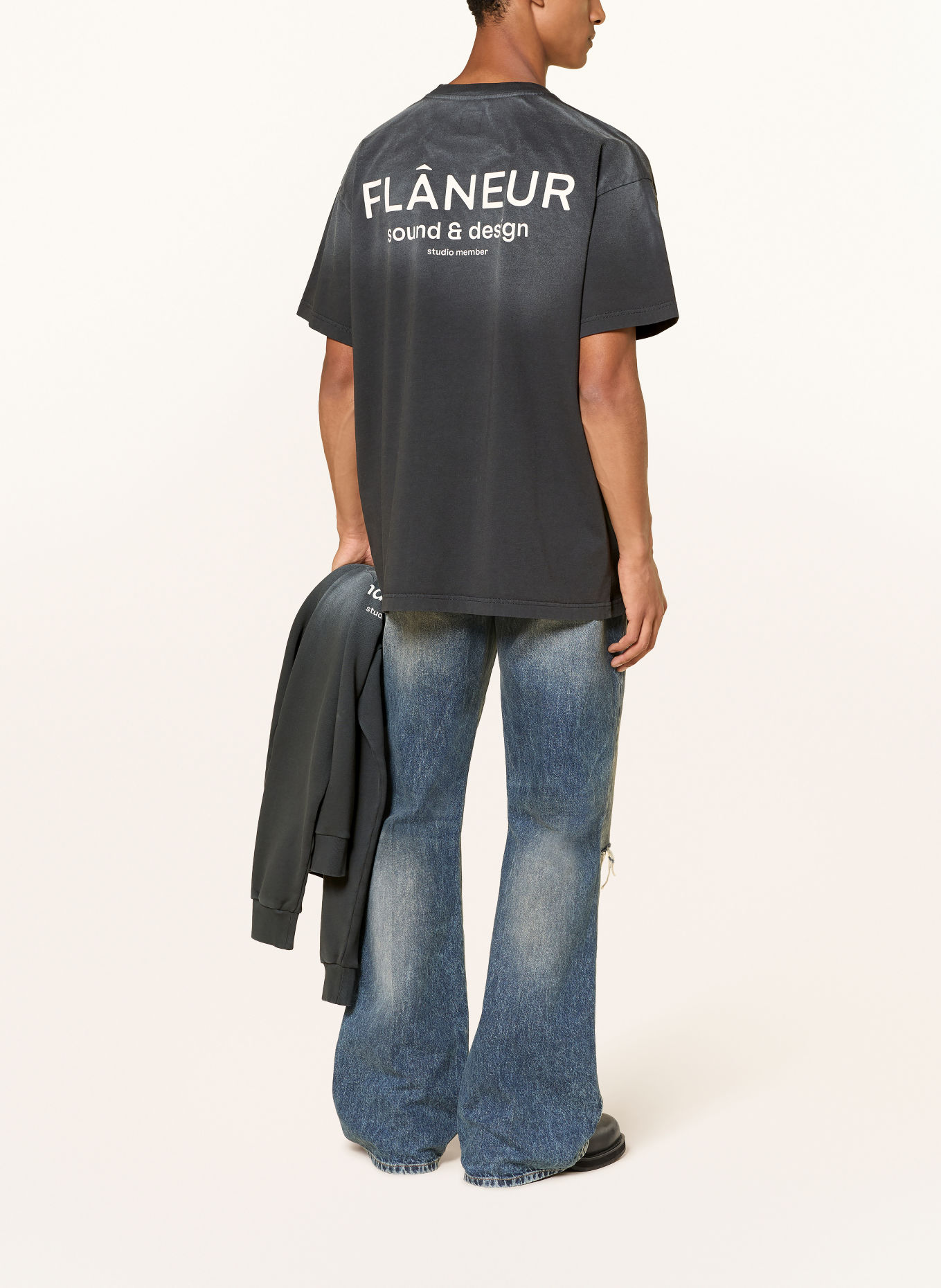 FLÂNEUR T-shirt: MÖRKGRÅ / GRÄDDE